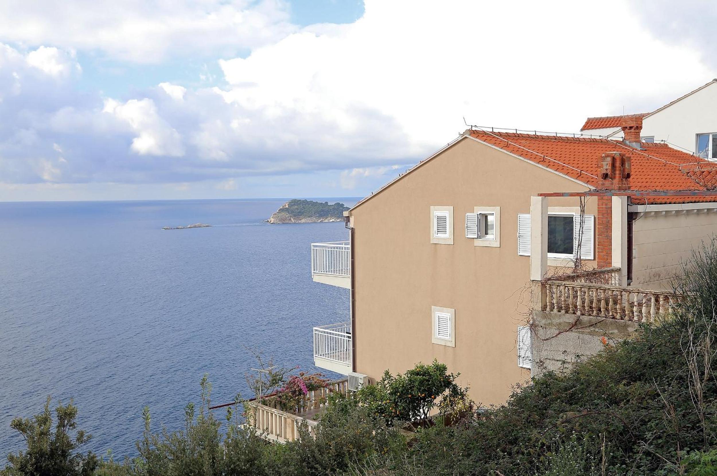 Two-Bedroom Apartment with Balcony and Sea View 3 photo 1
