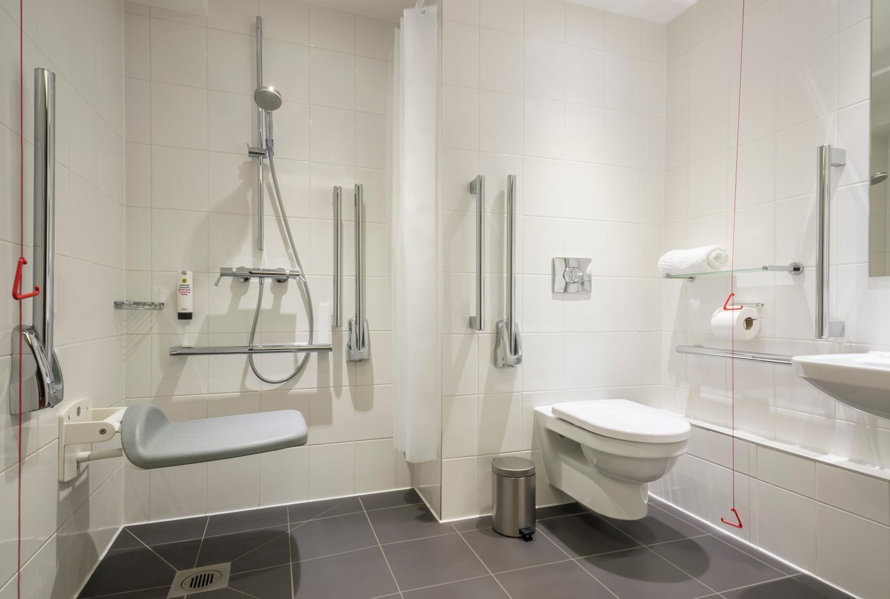 Accessible Double Room with Window photo 3
