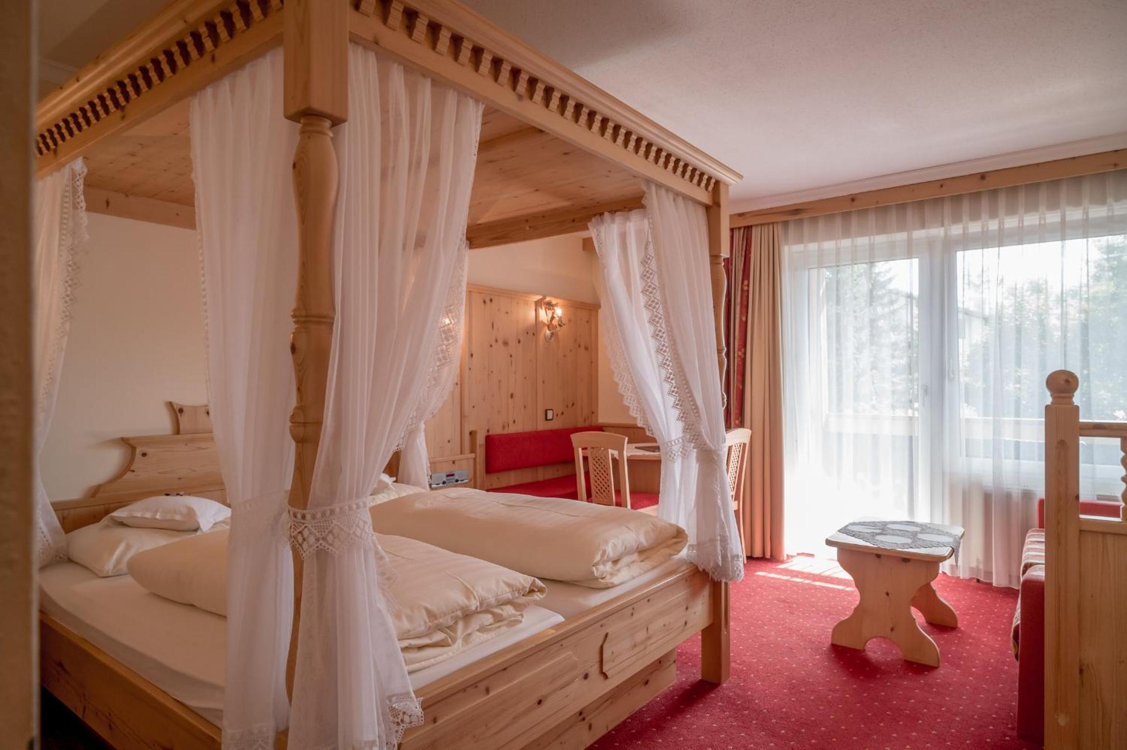 Junior Suite with Balcony - Photo 8