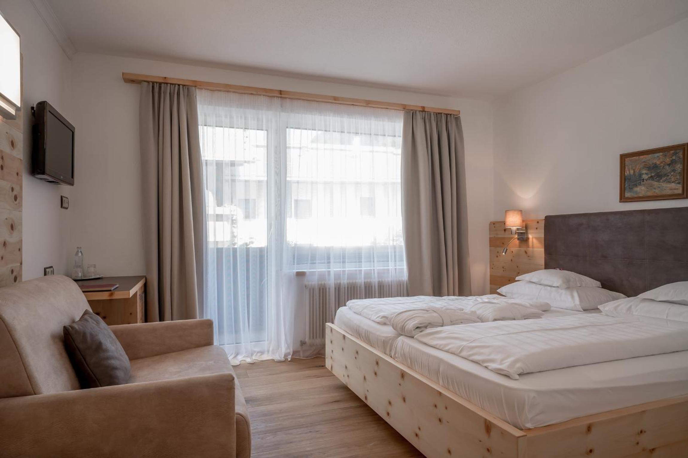 Superior Double Room with Balcony - Photo 2