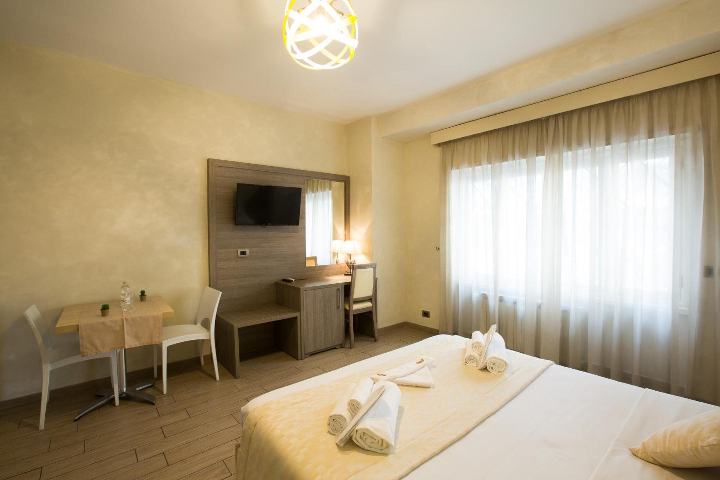 Double/ Twin Room with Balcony photo 2