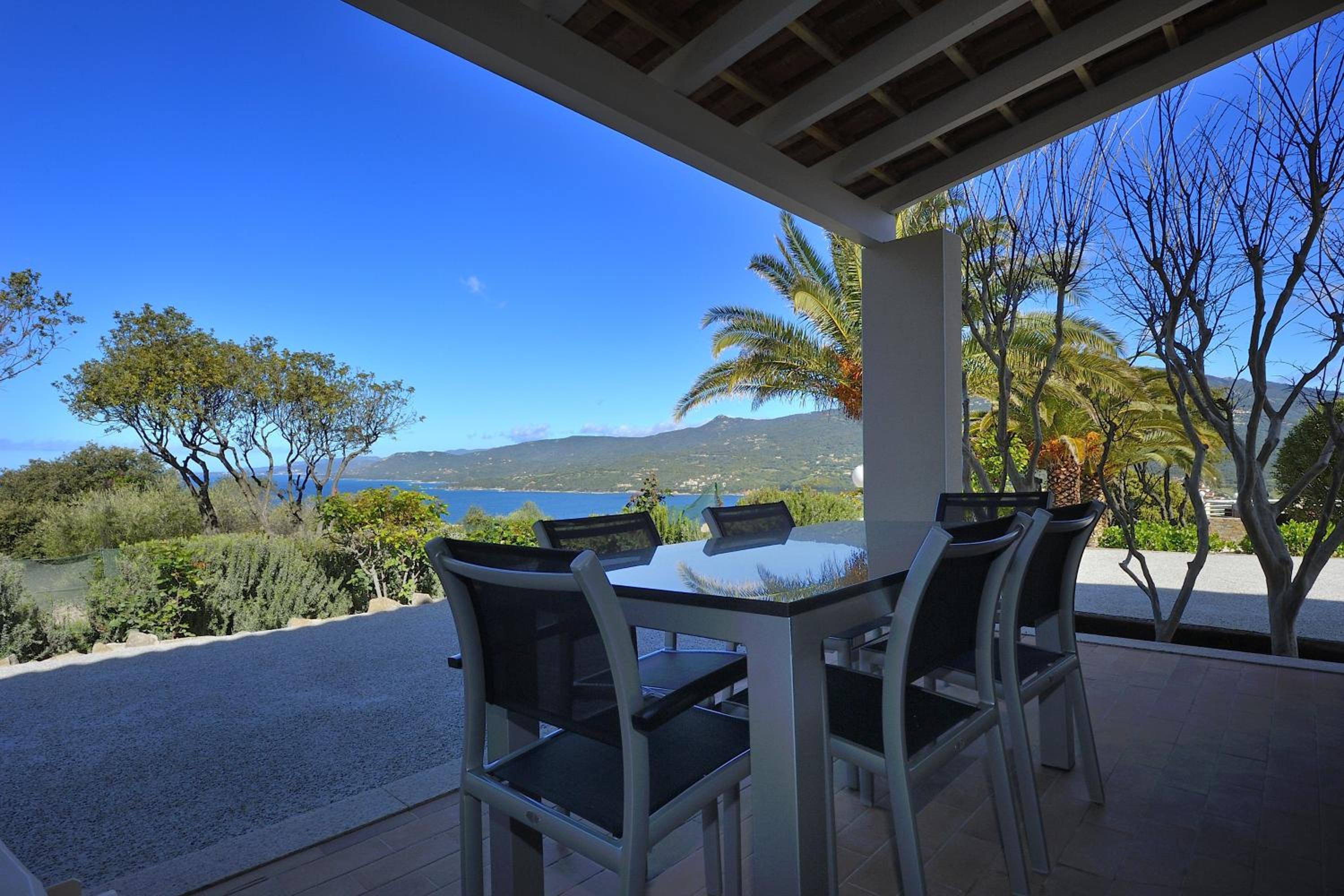 Two-Bedroom Apartment with Sea View photo 3