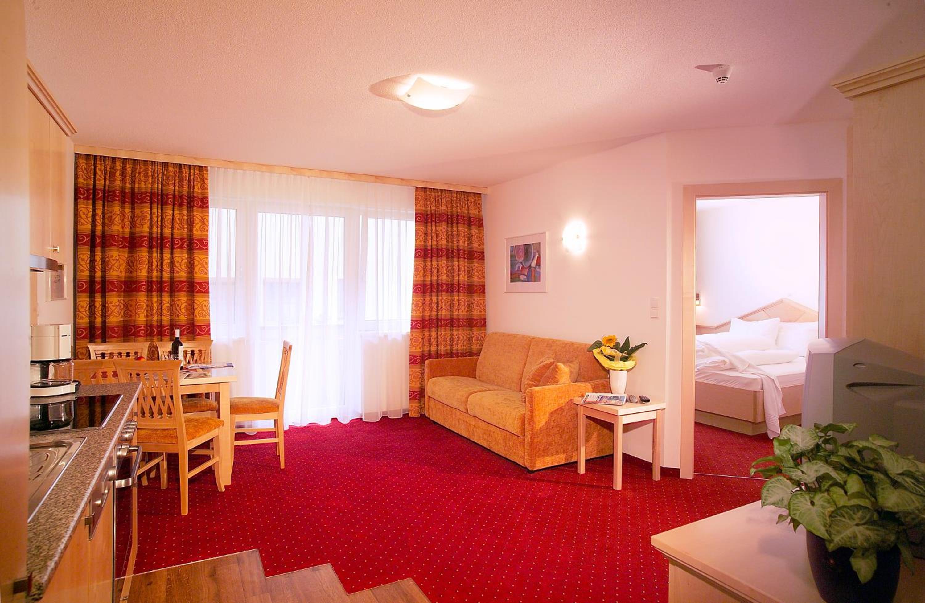 Large Two-Bedroom Apartment with Balcony (6 Adults)