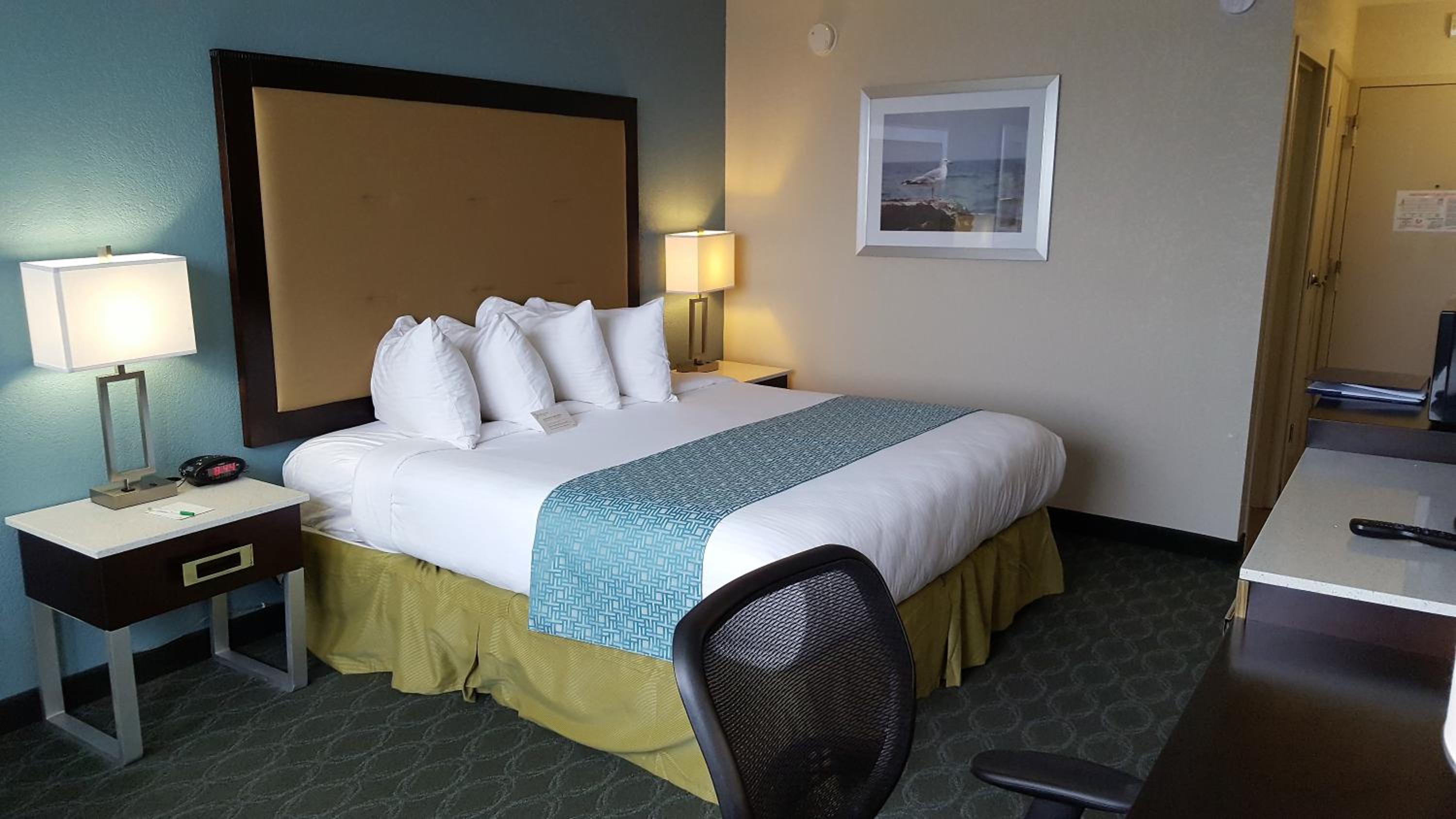 King Room - Non-Smoking - Photo 4