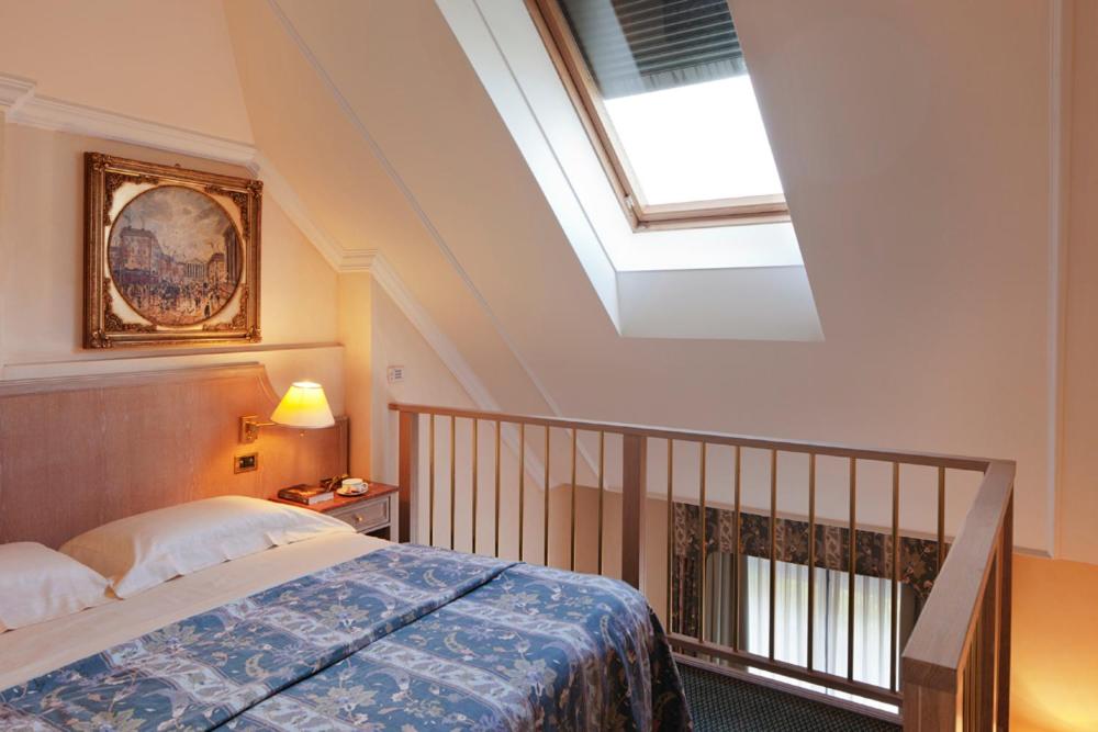 Deluxe Double or Twin Room - Pool or Lake Side - Photo 9