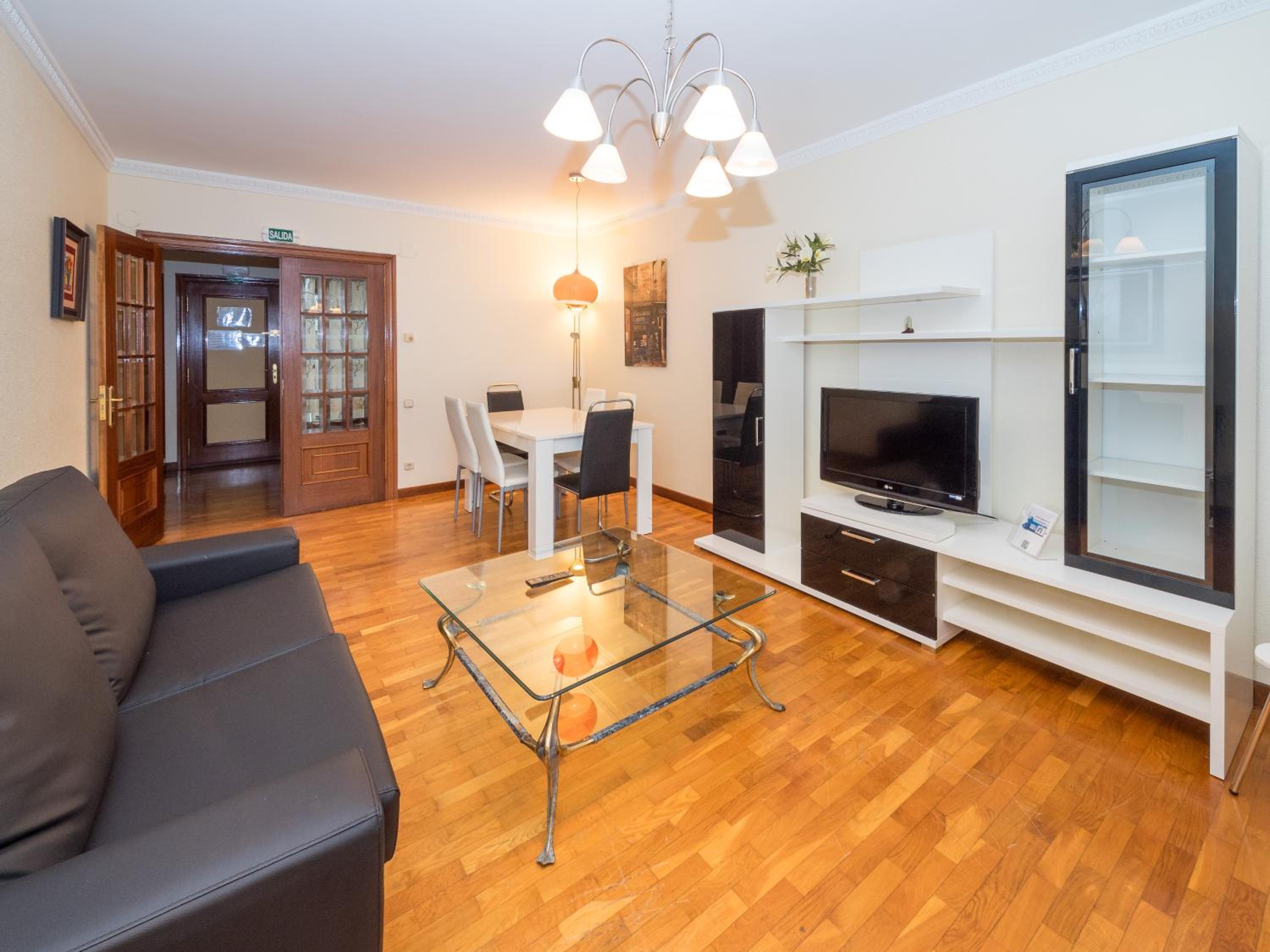 Three-Bedroom Apartment photo 2