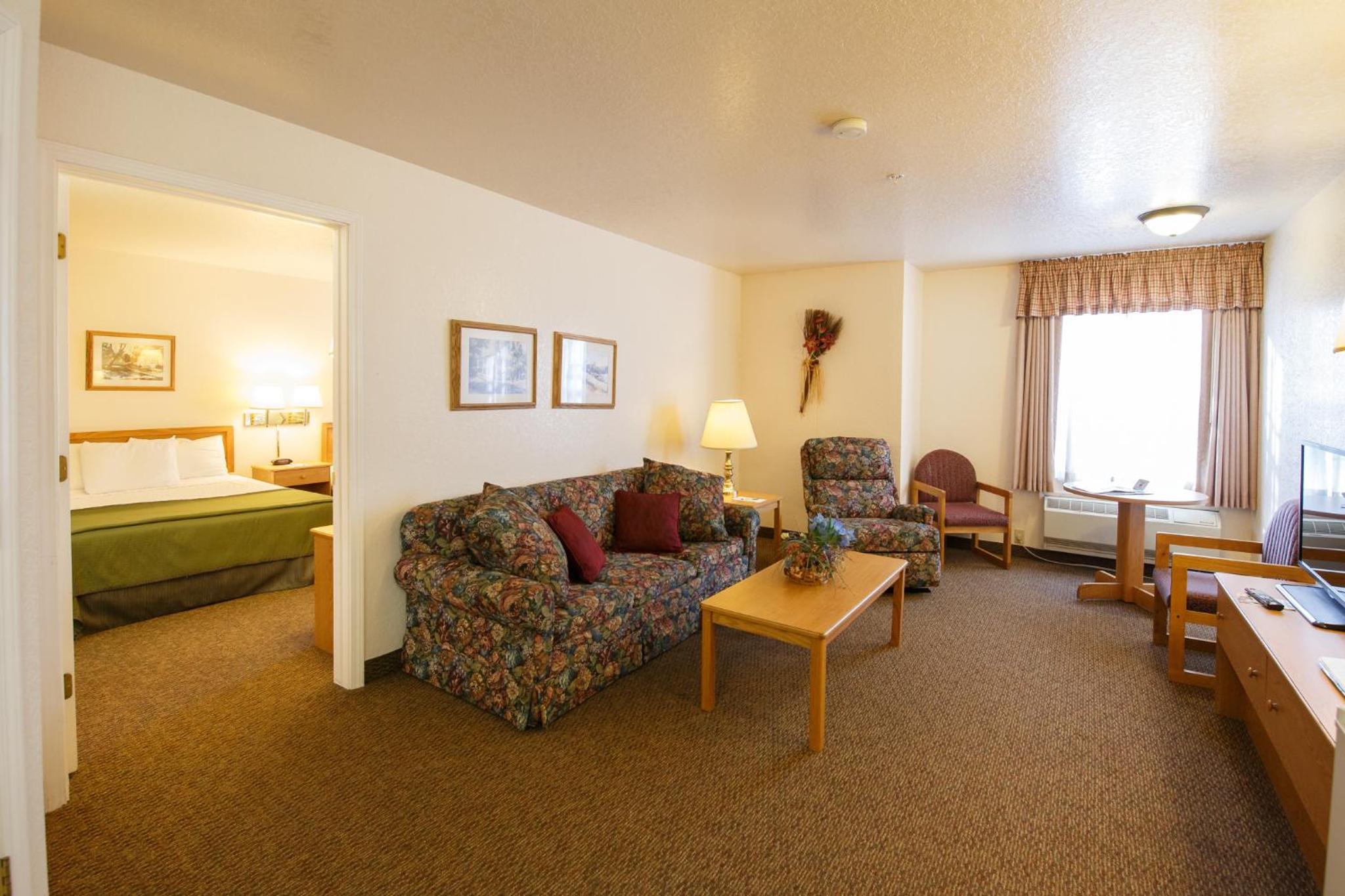 Deluxe Queen Suite