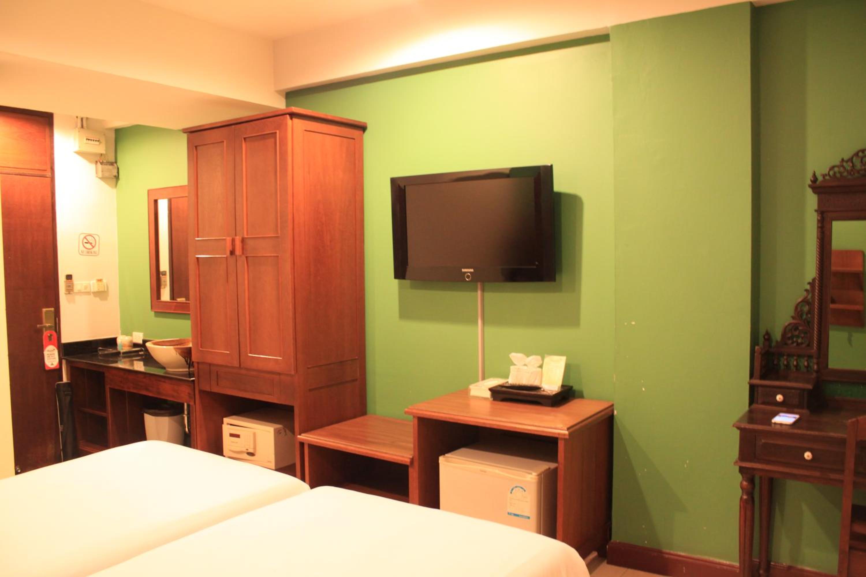 Deluxe Twin Room (Main Building) photo 2