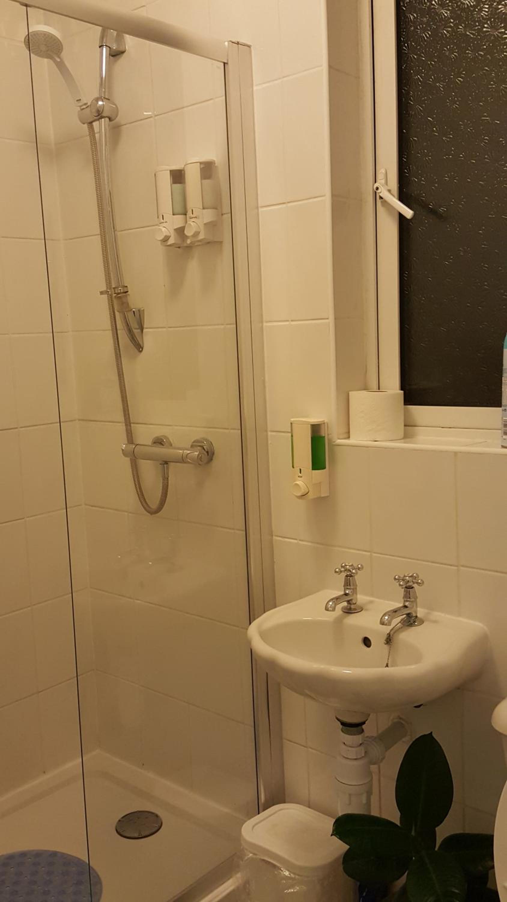 Budget Double or Twin Room - Photo 4