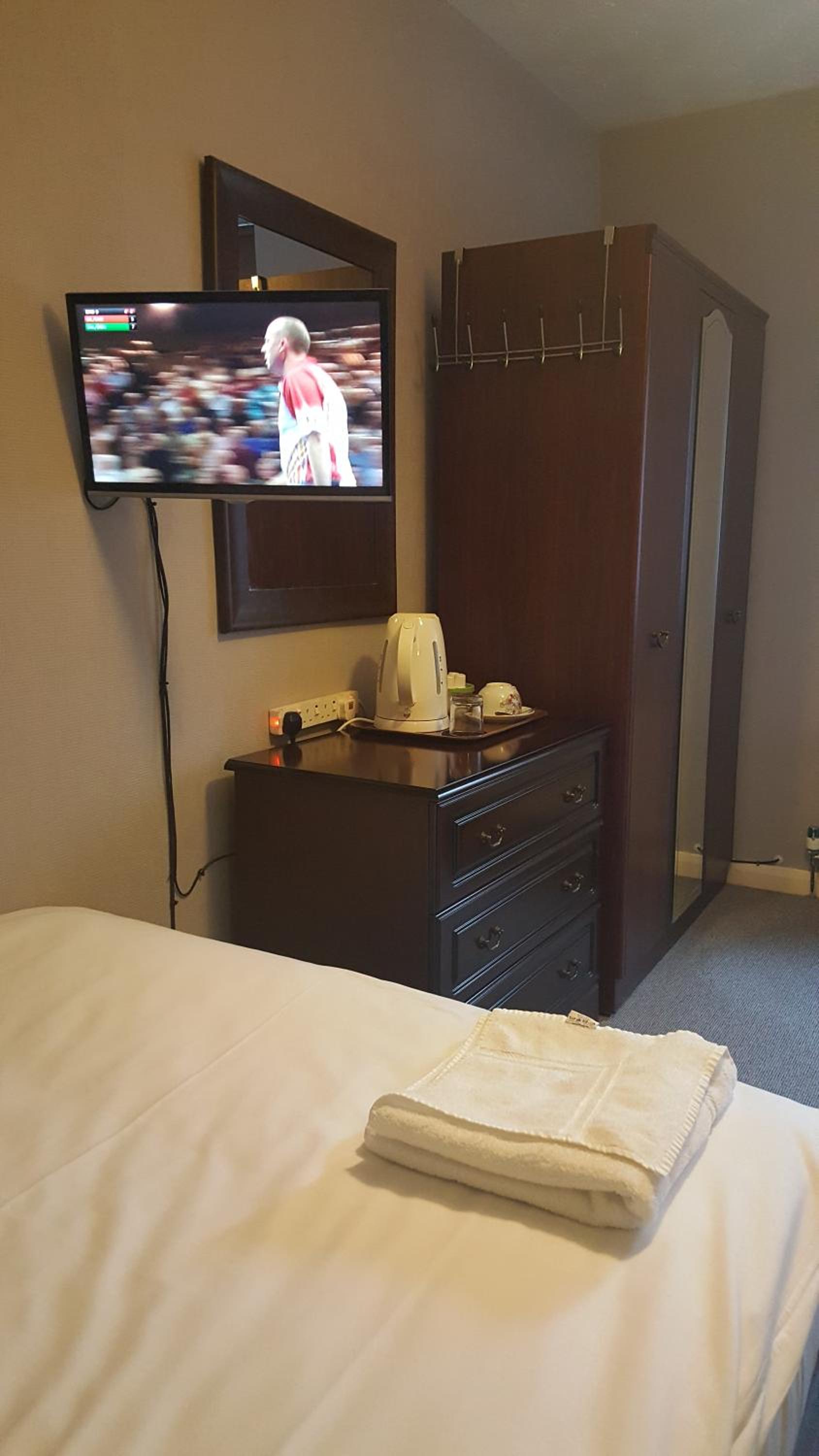 Budget Double Room - Photo 8
