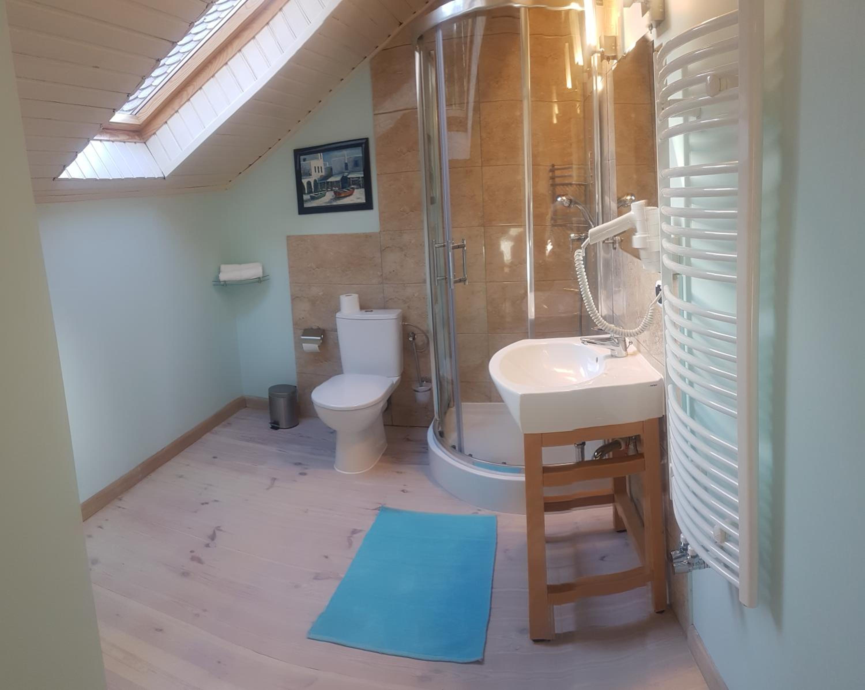 Standard Double or Twin Room with Balcony and Mountain View photo 3