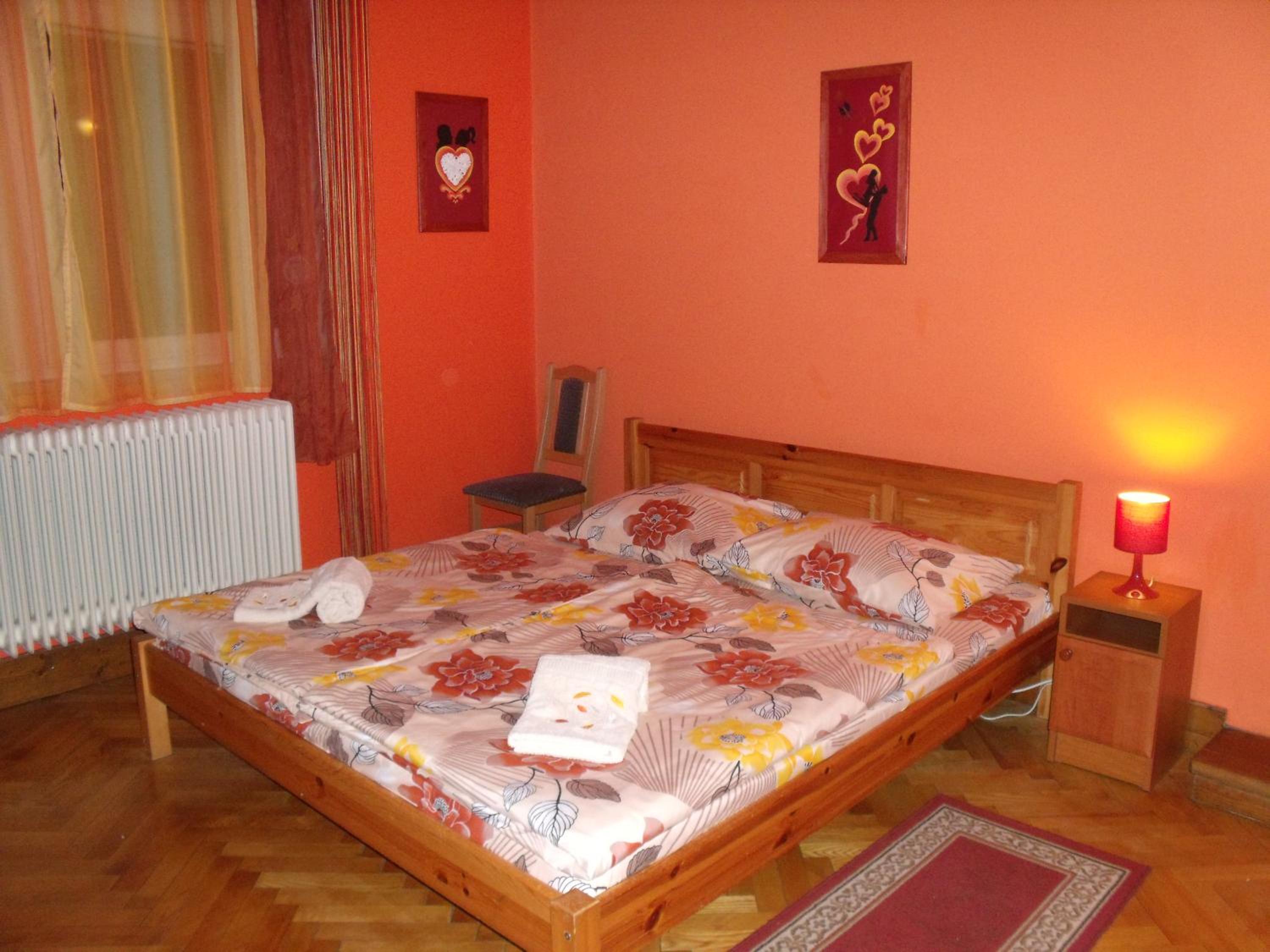 One-Bedroom Apartment photo 1