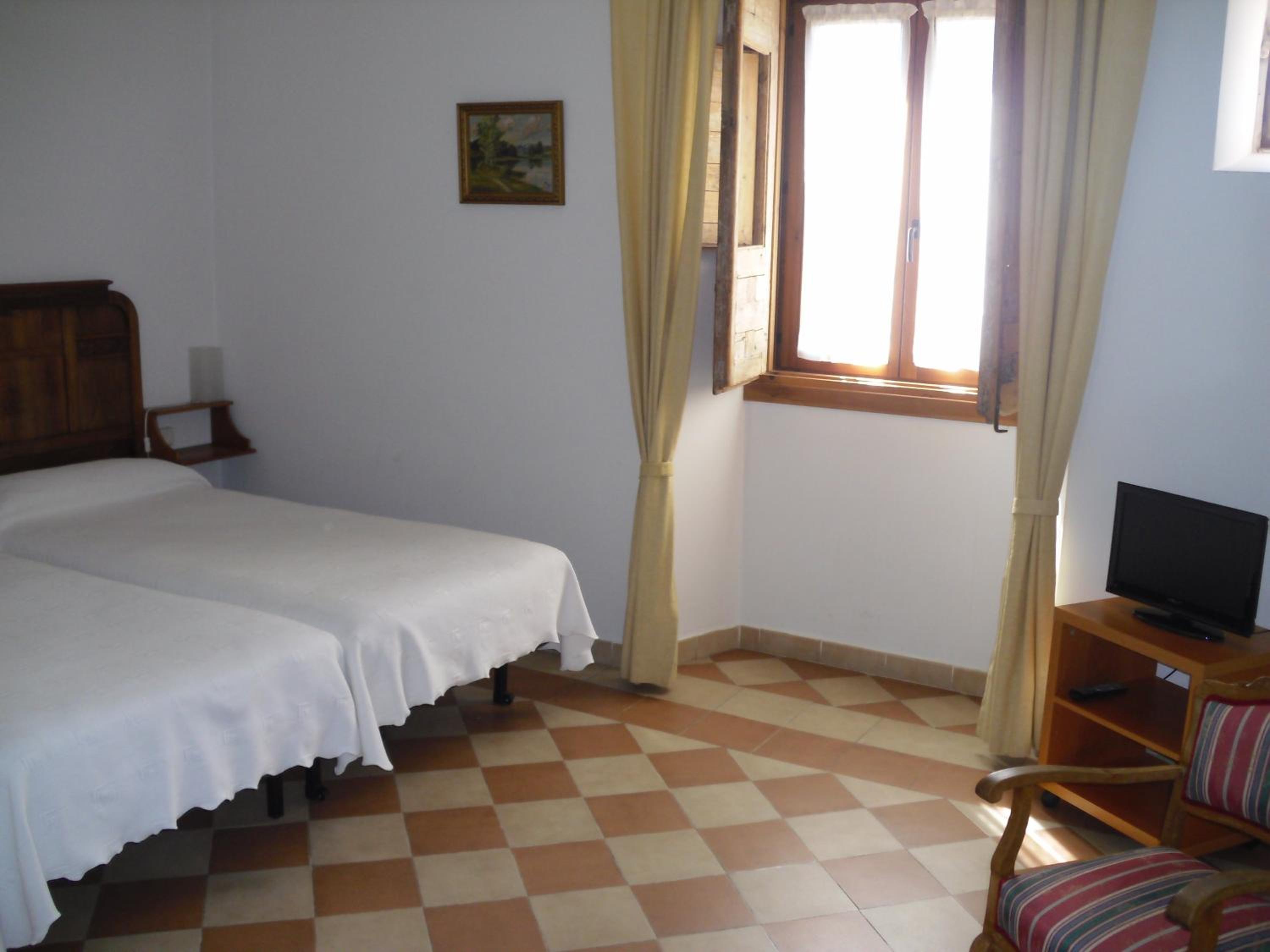 Double or Twin Room - Photo 20