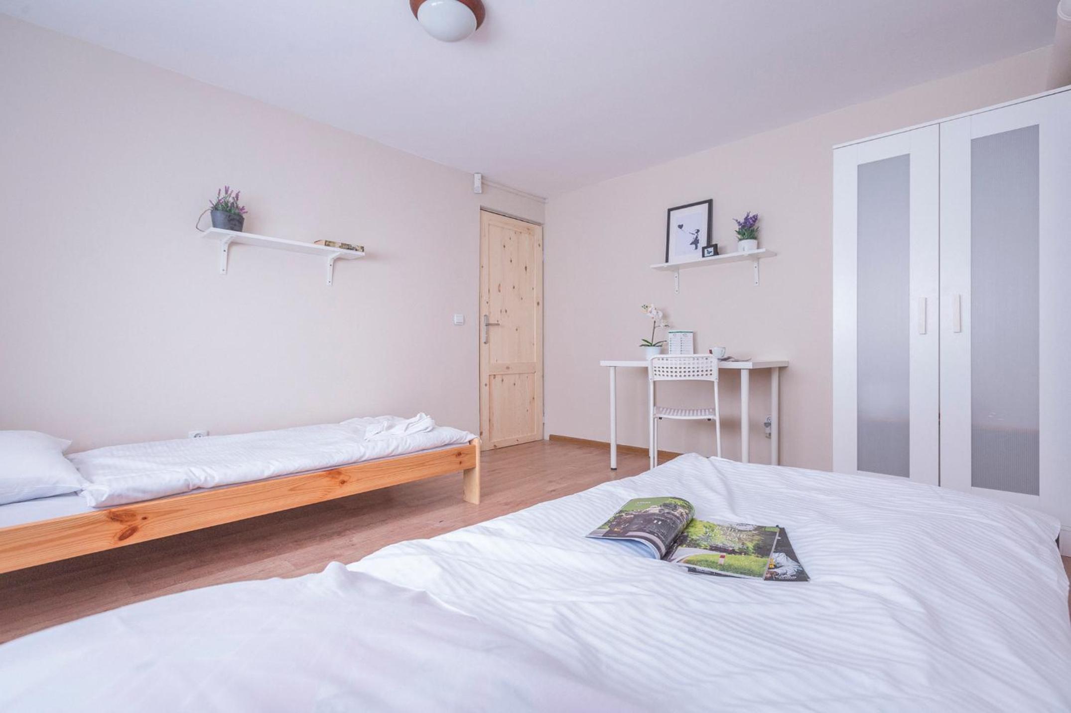 Budget Twin Room - Photo 5