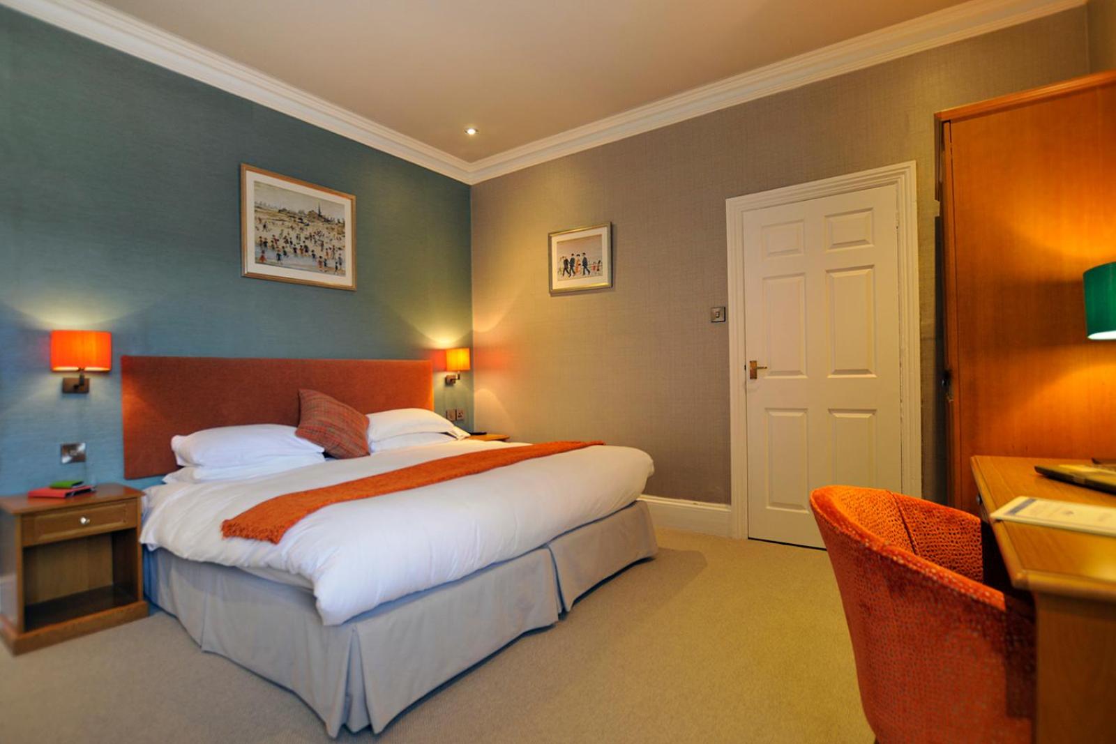 Standard Double Room En Suite - Photo 3