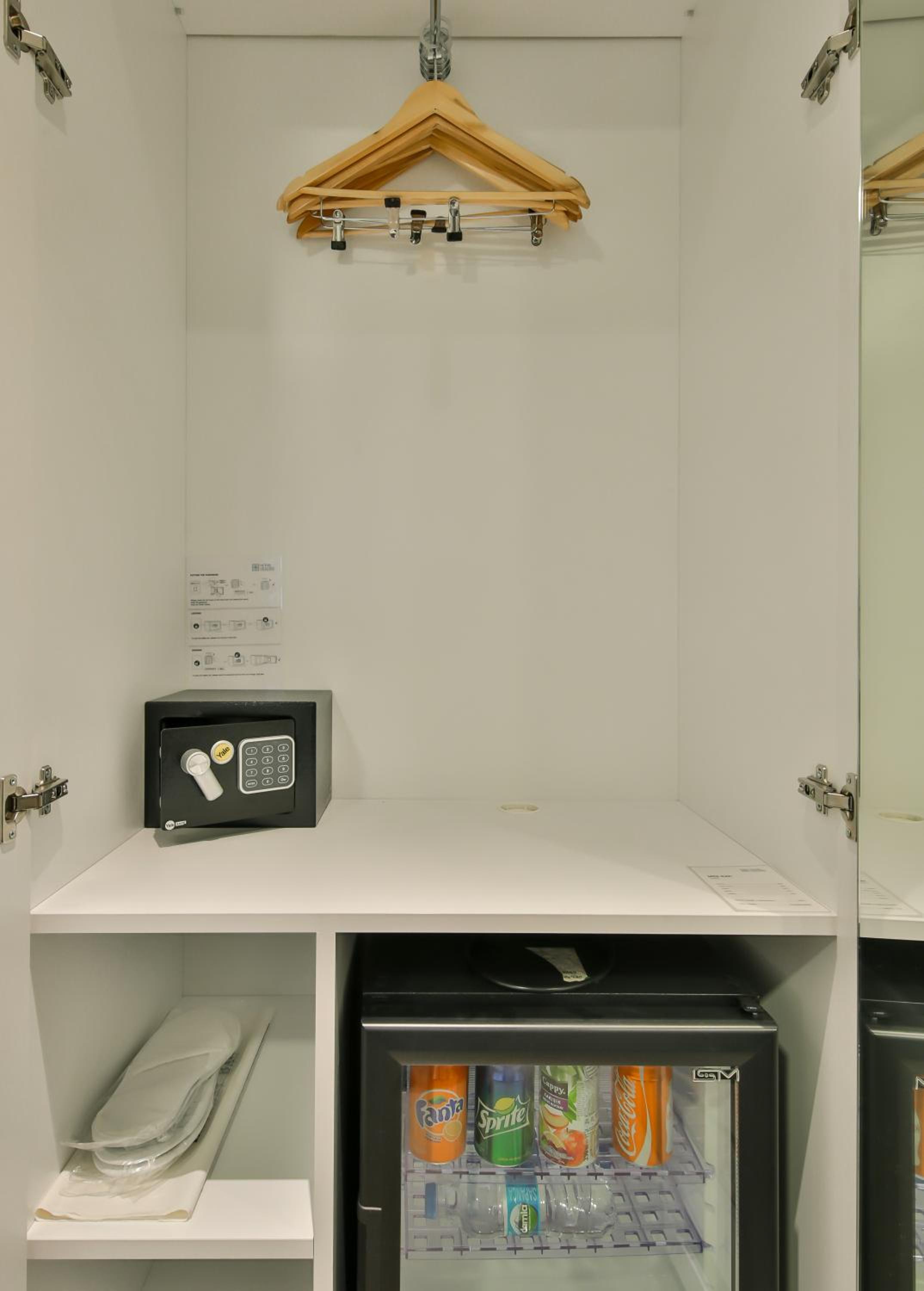Budget Twin Room photo 3