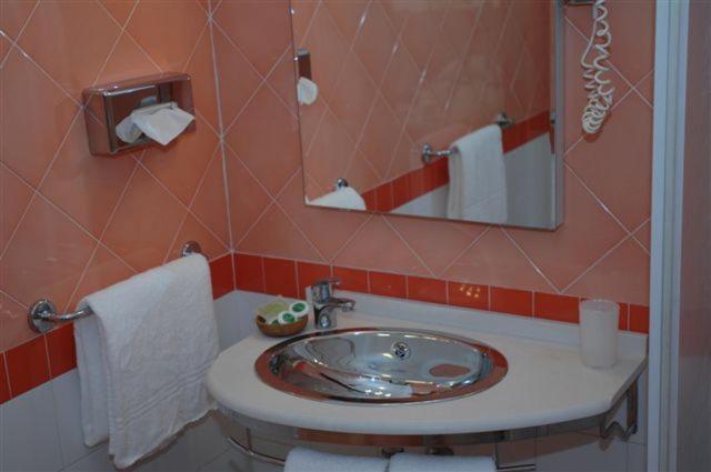 Standard Twin Room photo 2