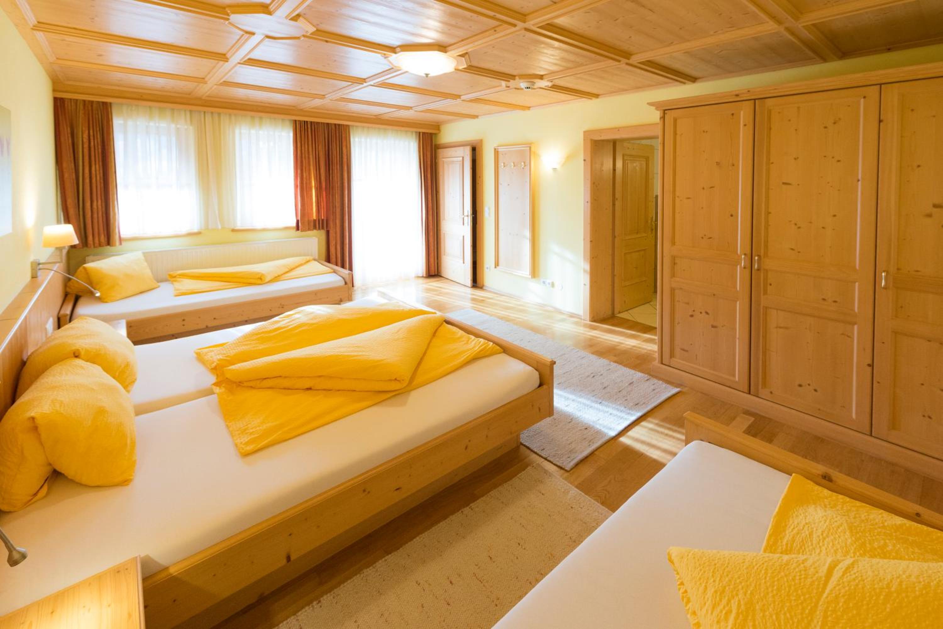 Deluxe Two-Bedroom Apartment (4 Adults) photo 3