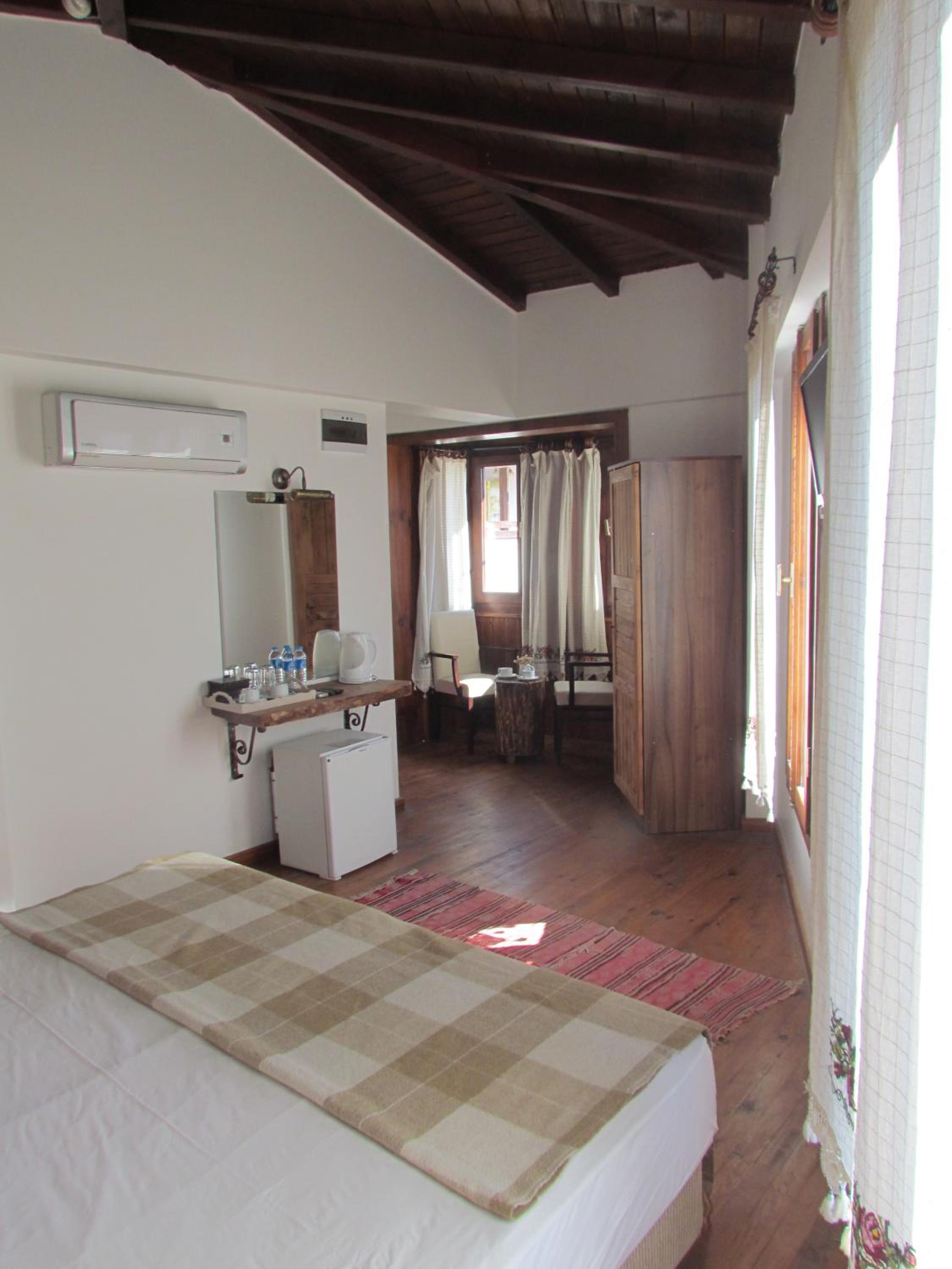 Deluxe Double or Twin Room photo 3