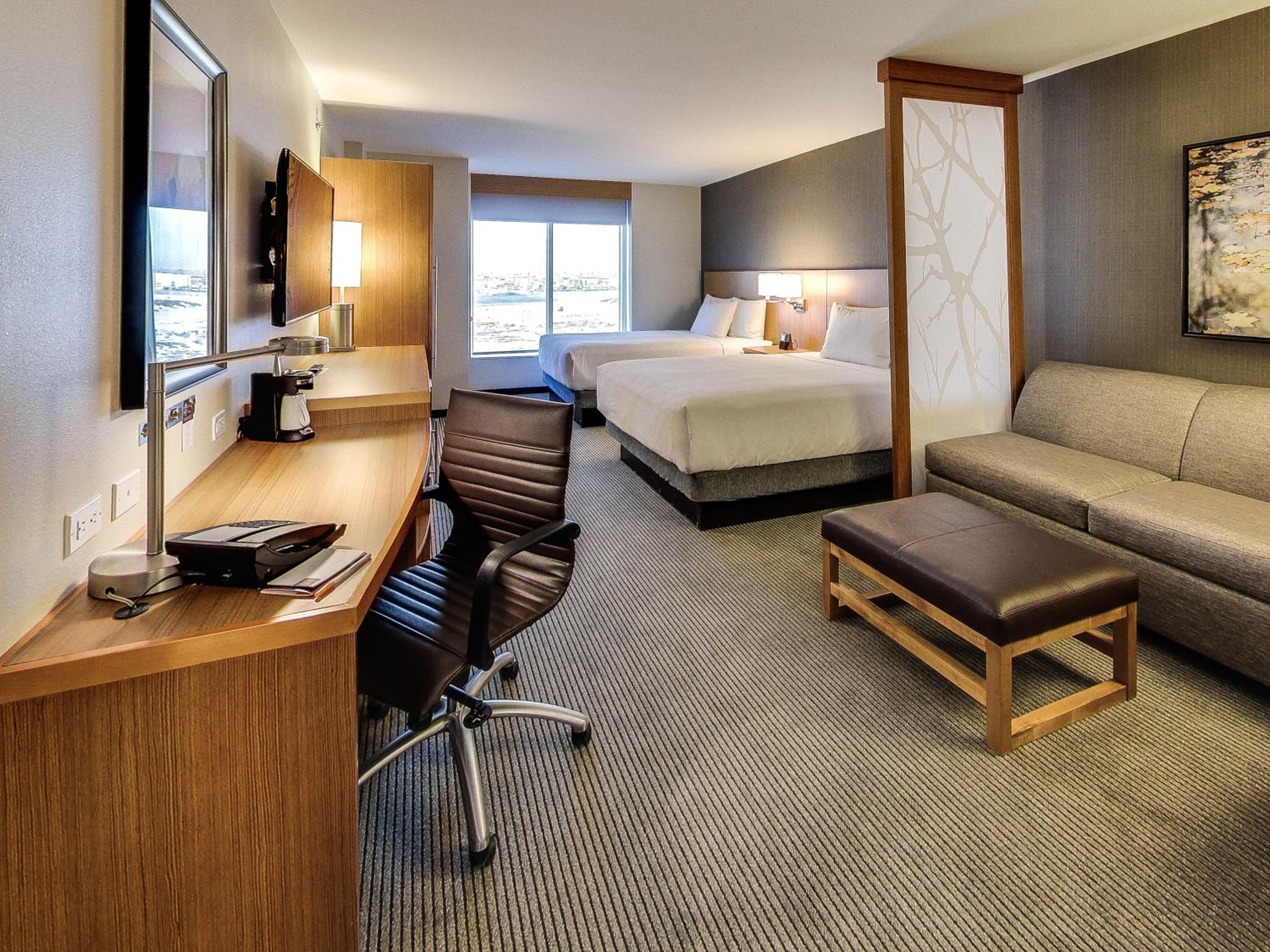 Queen Room with Two Queen Beds and Sofa Bed photo 2