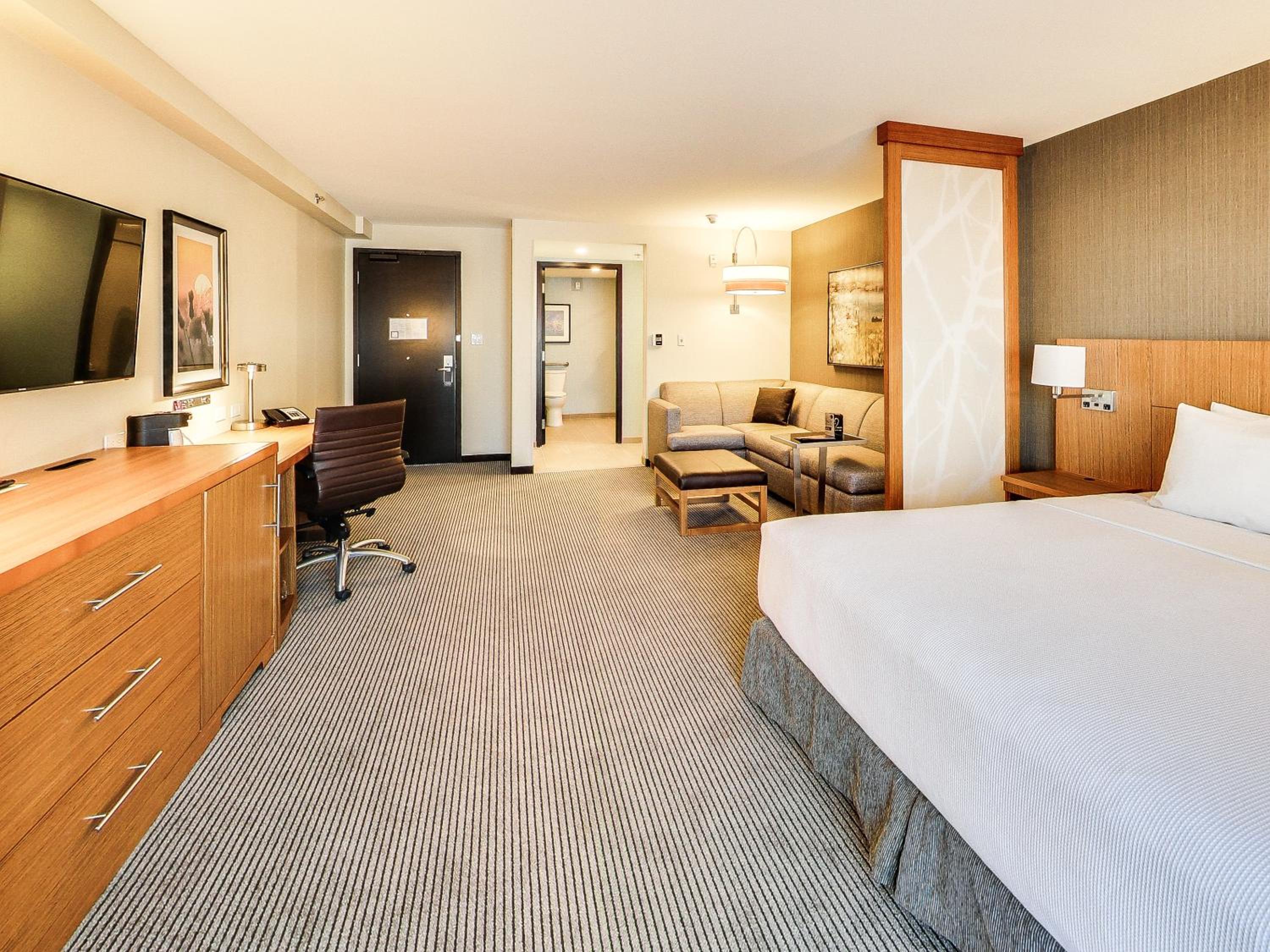 King Room with Sofa Bed and Roll-In Shower - Disability Access photo 1