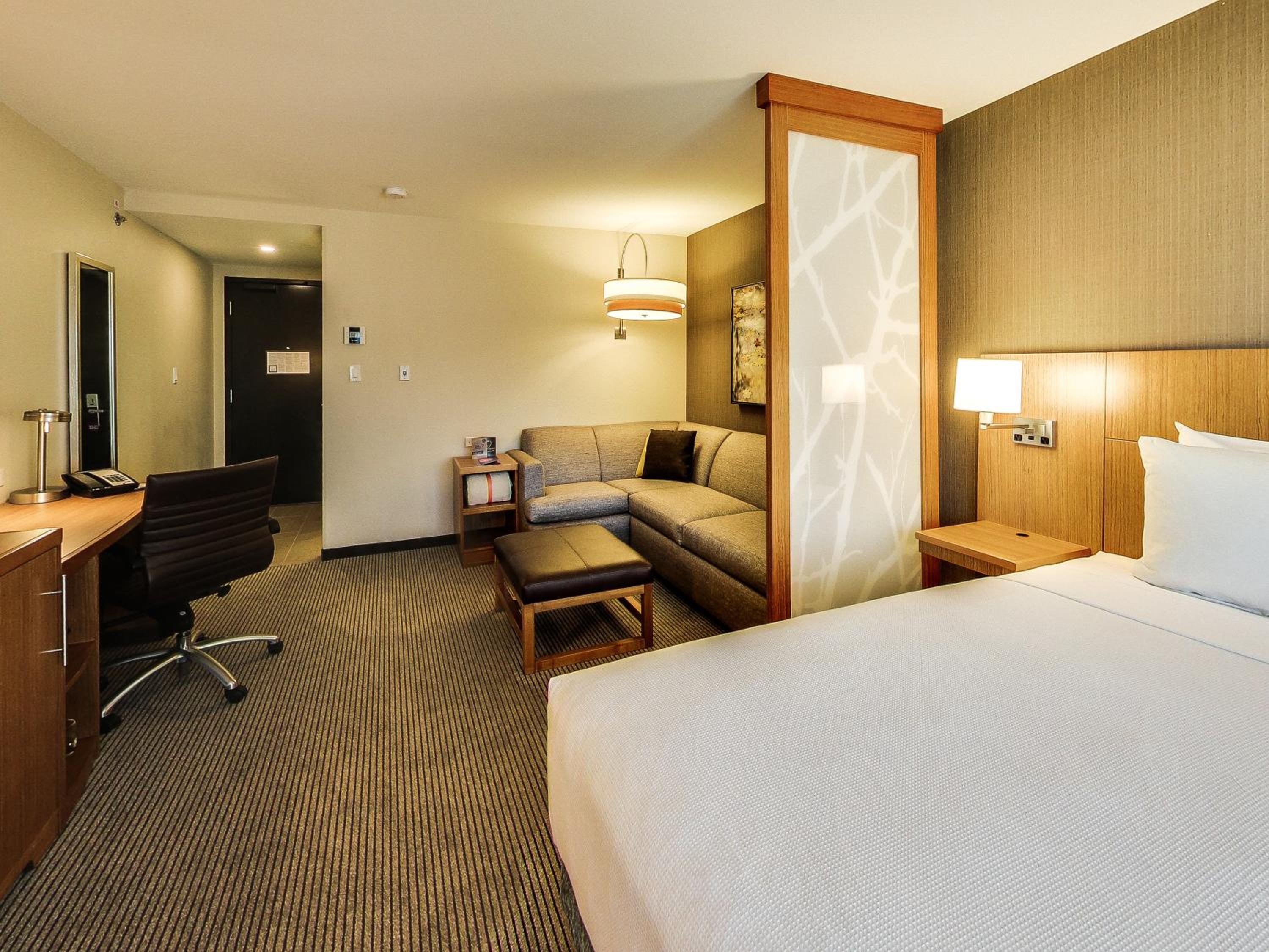King Room with Sofa Bed photo 3