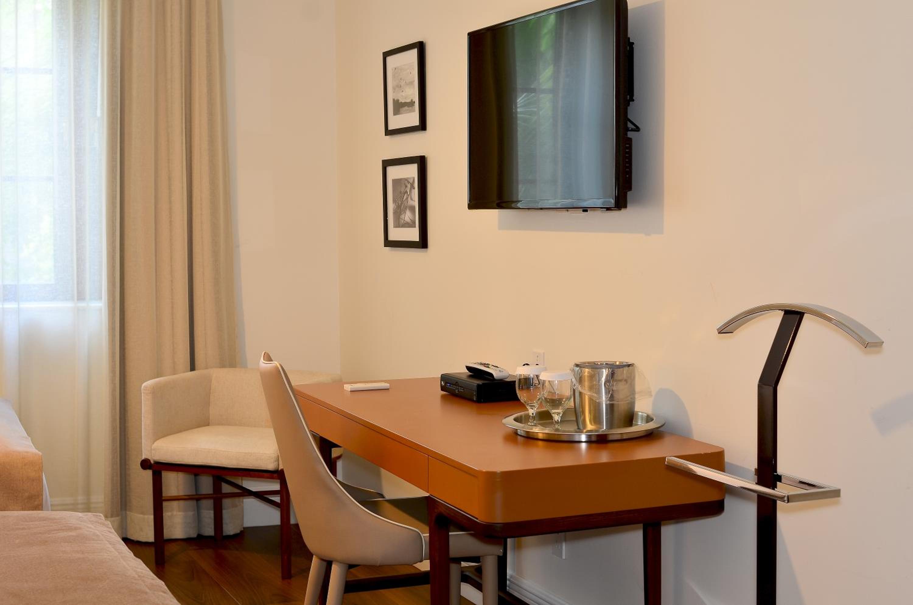 Deluxe King Room photo 3