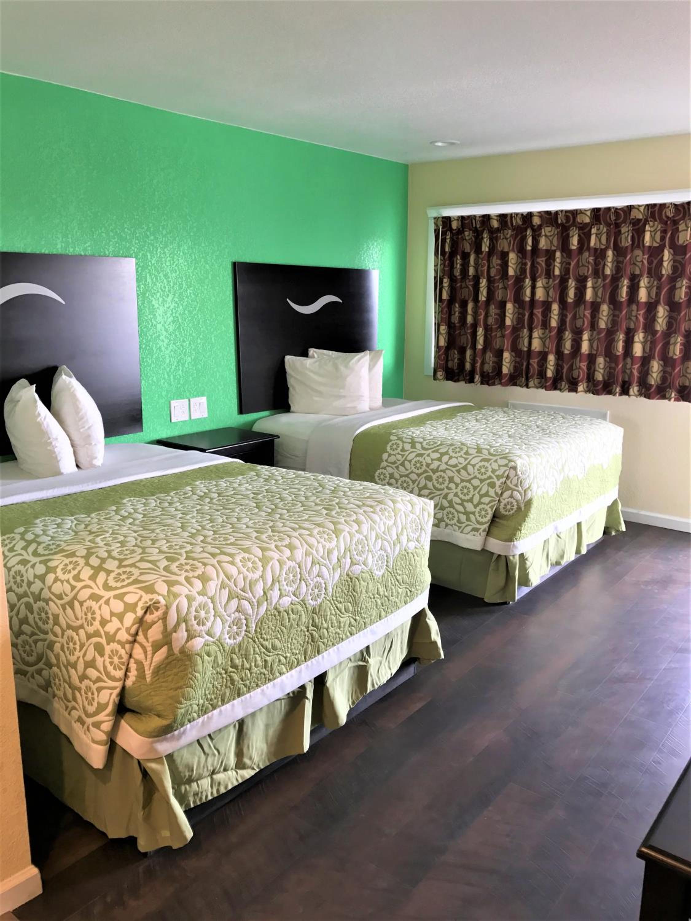 Budget Double Room photo 3