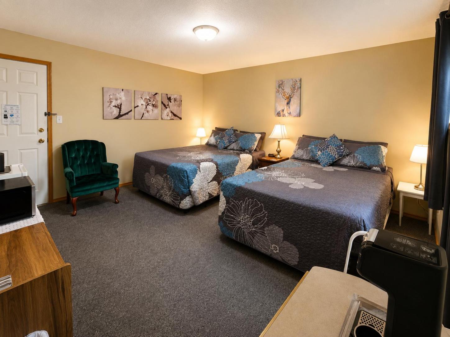 Deluxe Family Room