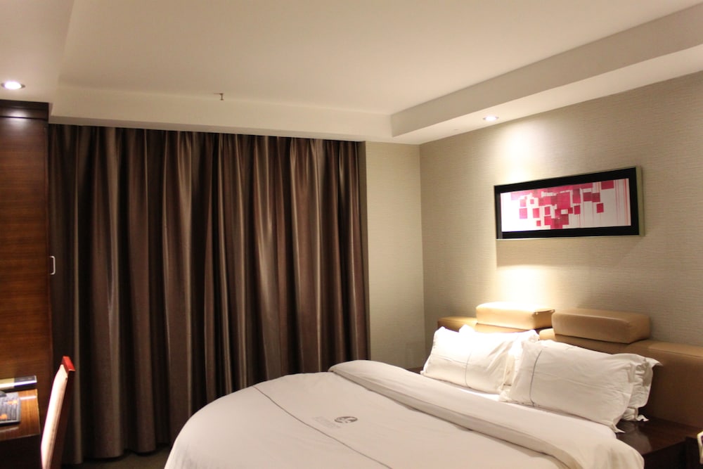 Yingshang Round Bed