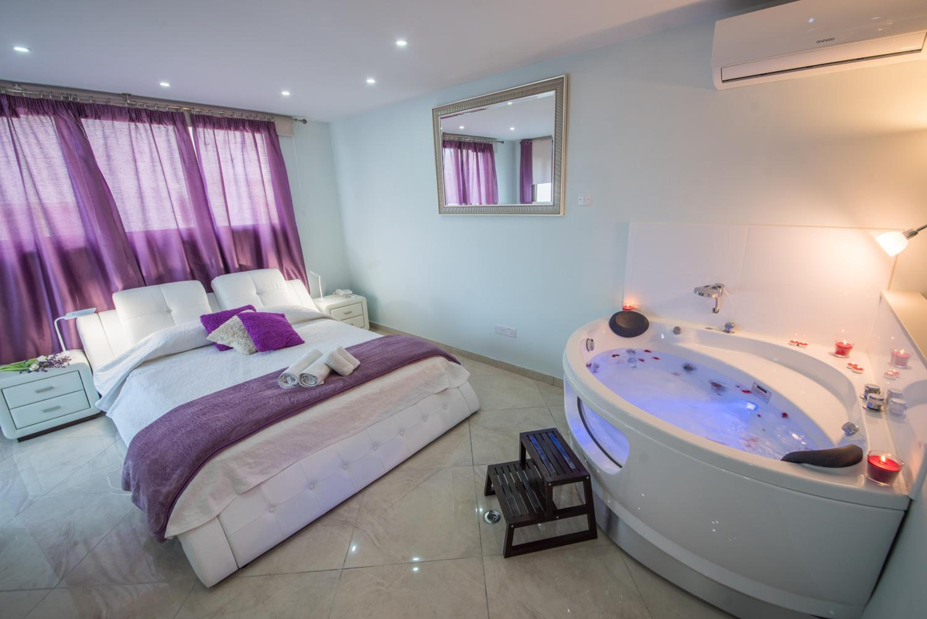 Superior Suite with Hot Tub - Photo 26