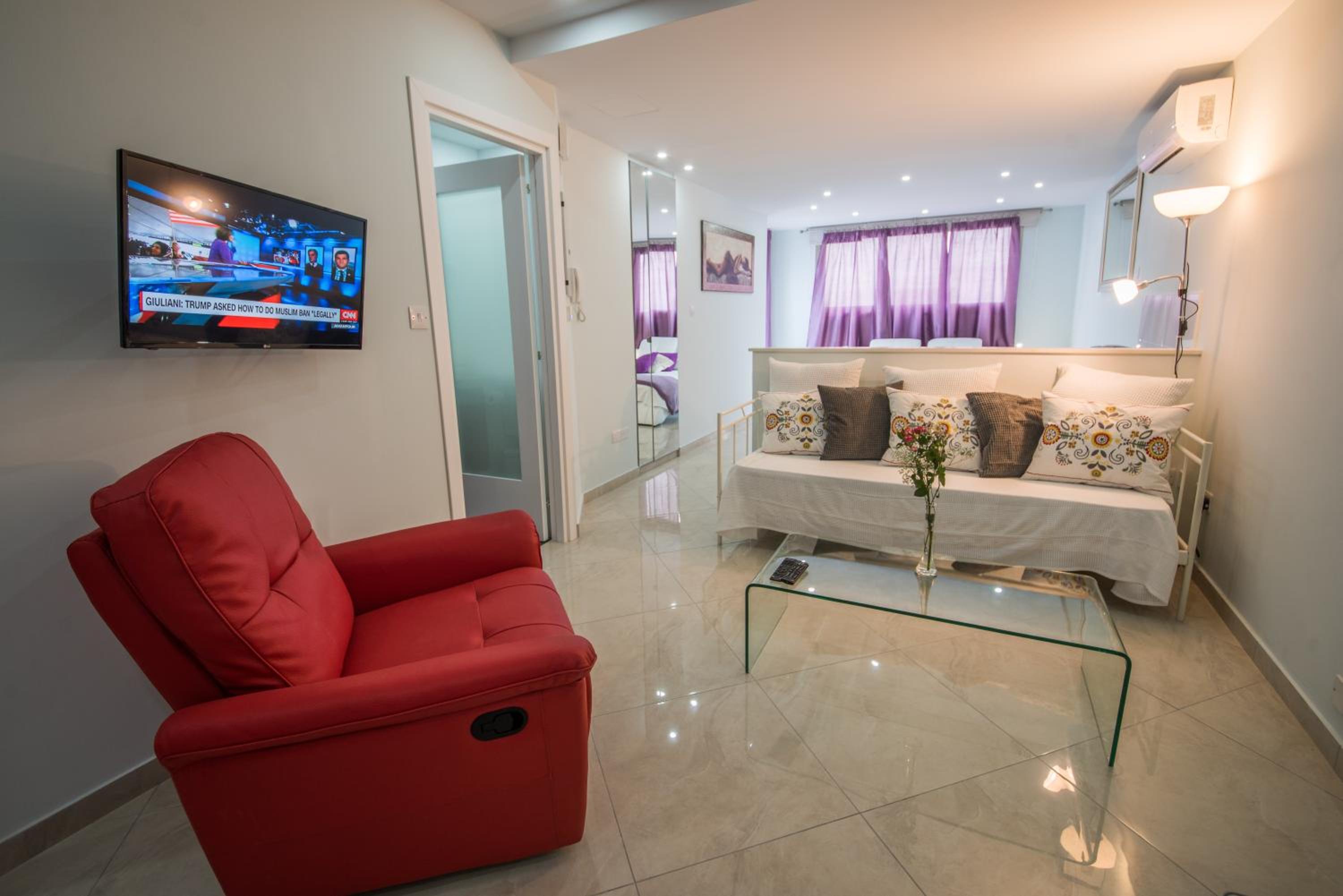 Superior Suite with Hot Tub - Photo 46