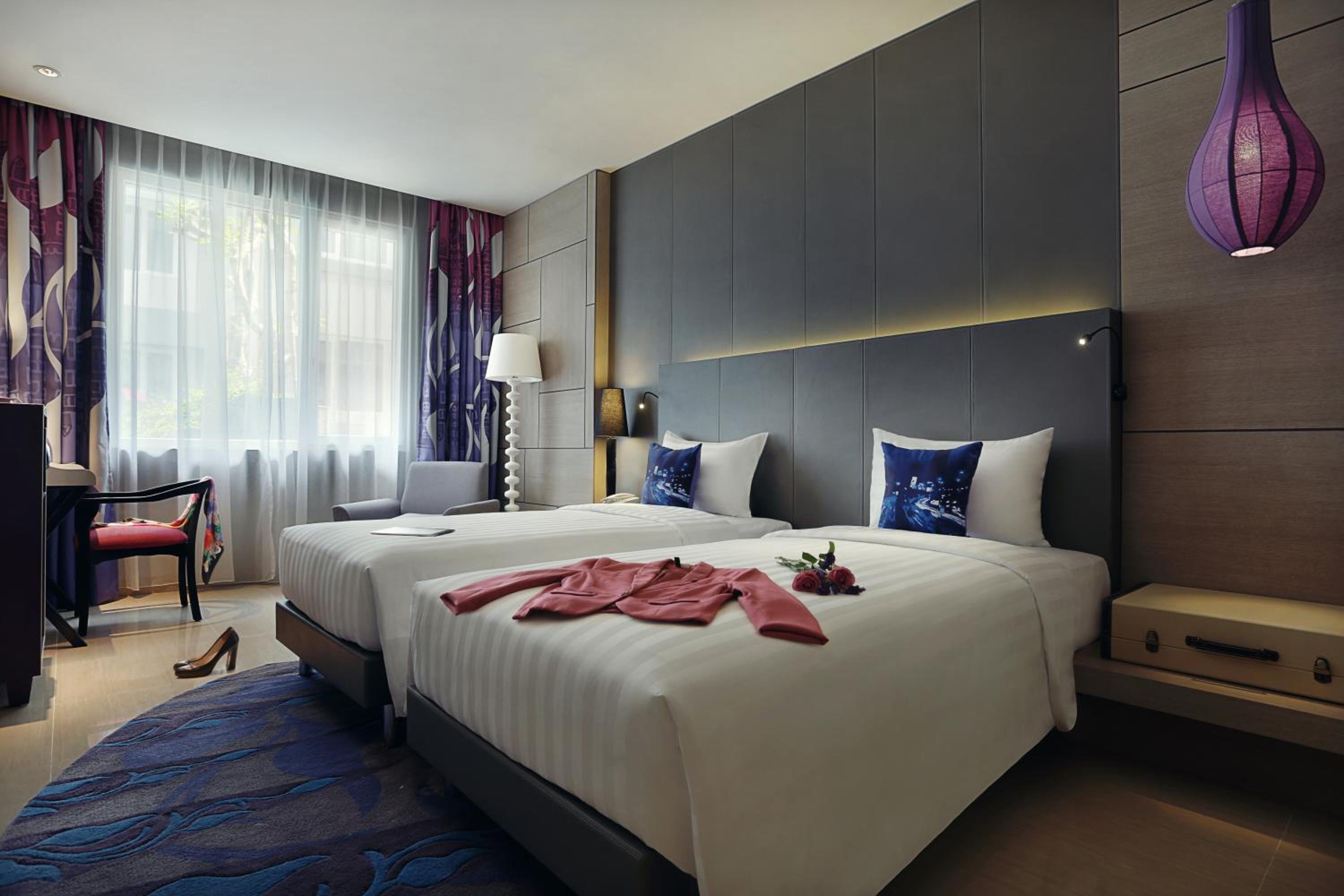 Deluxe Twin Room thumbnail 5