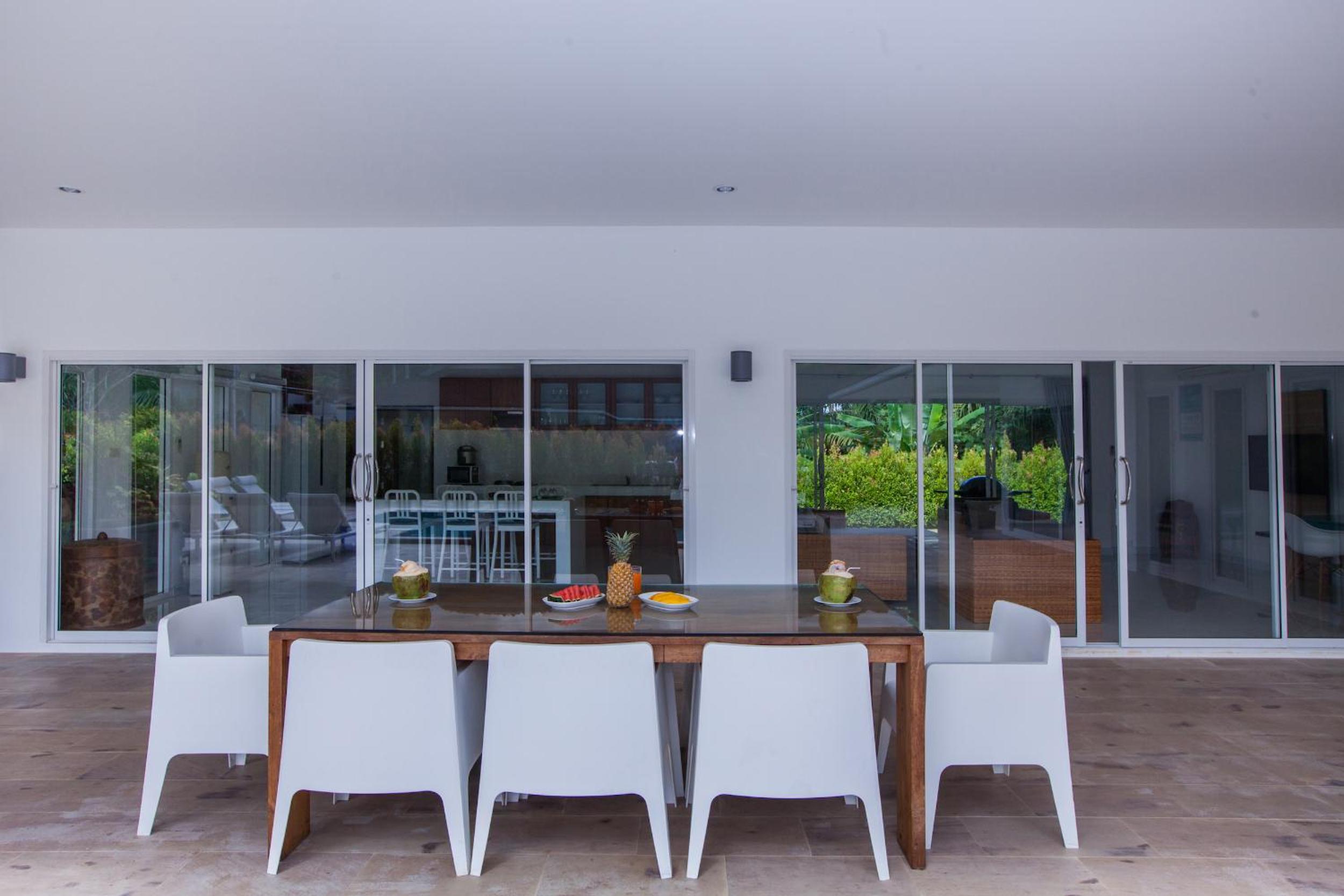 Villa with Private Pool - Photo 35