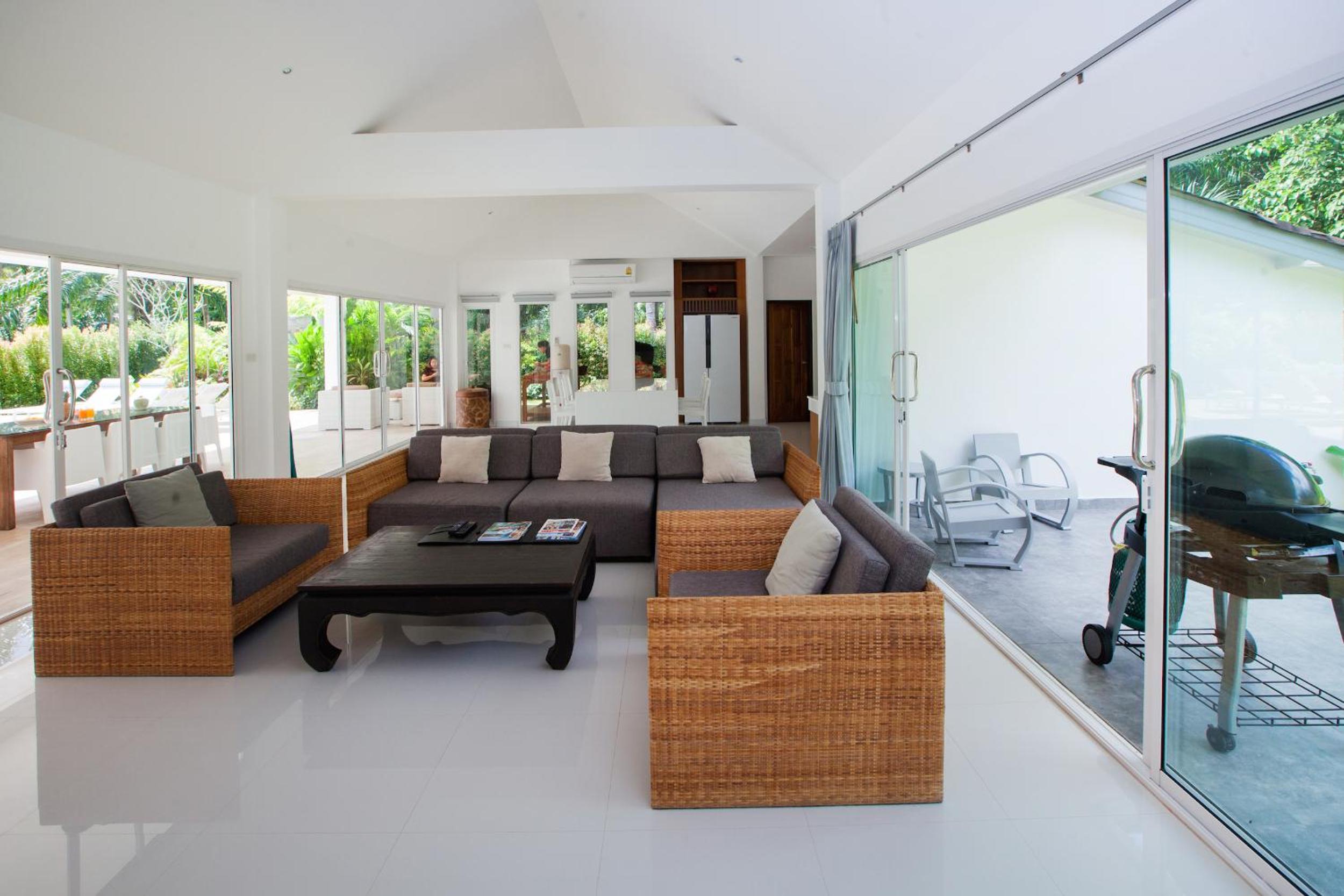 Villa with Private Pool - Photo 34