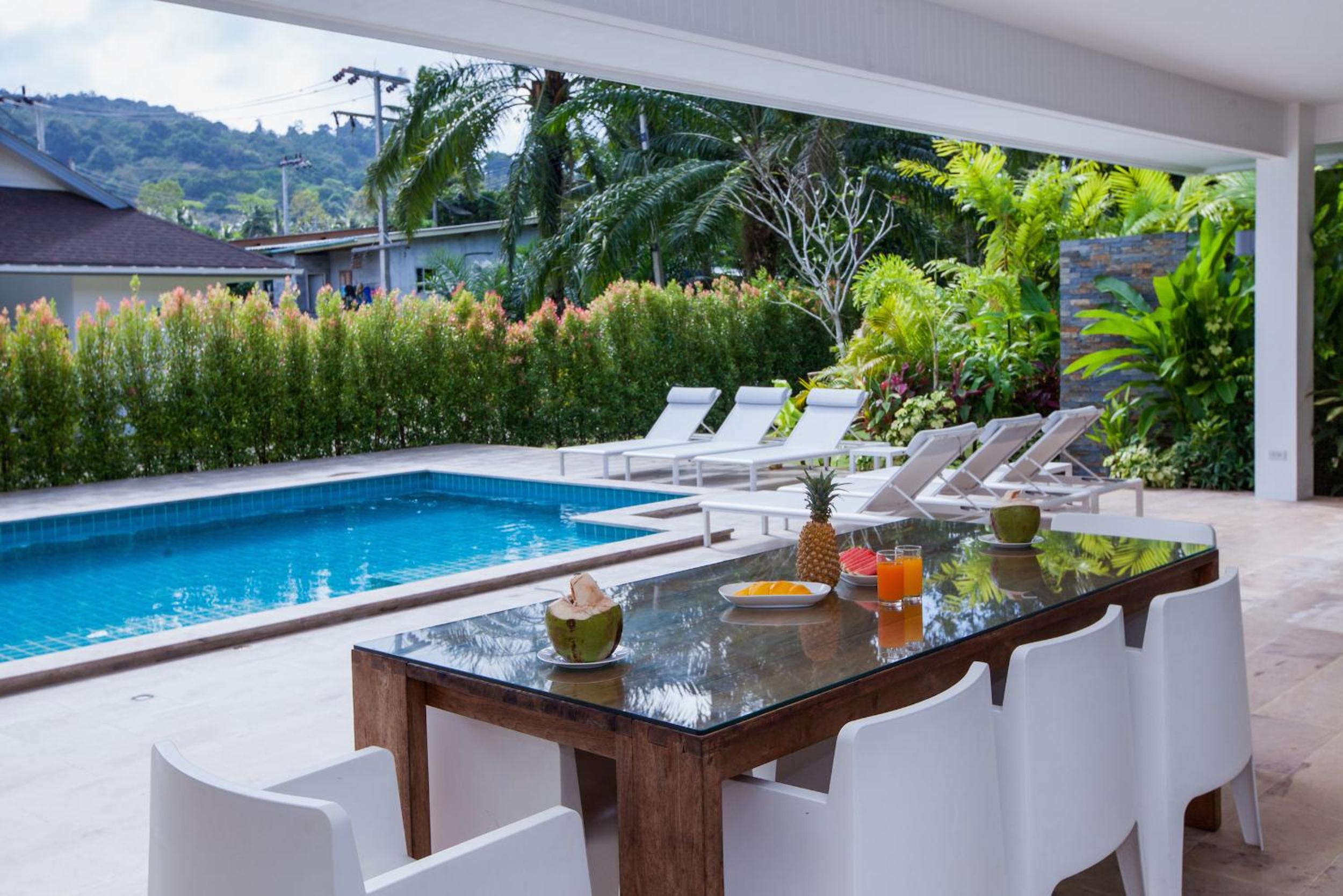 Villa with Private Pool - Photo 32