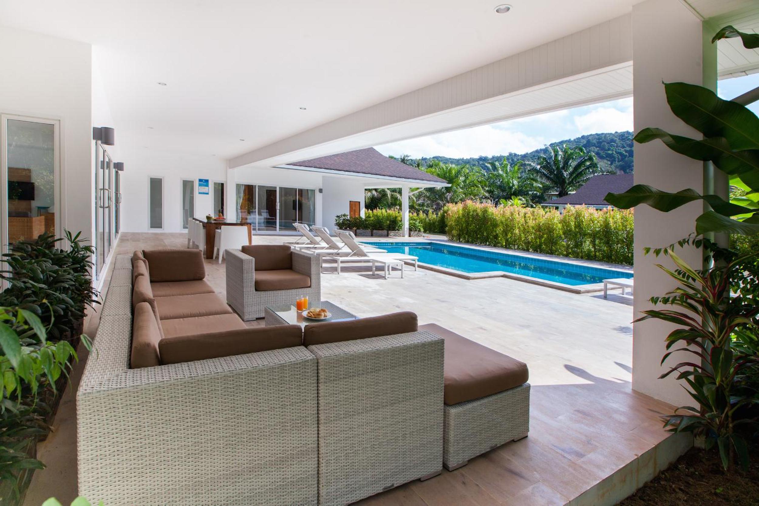 Villa with Private Pool - Photo 42