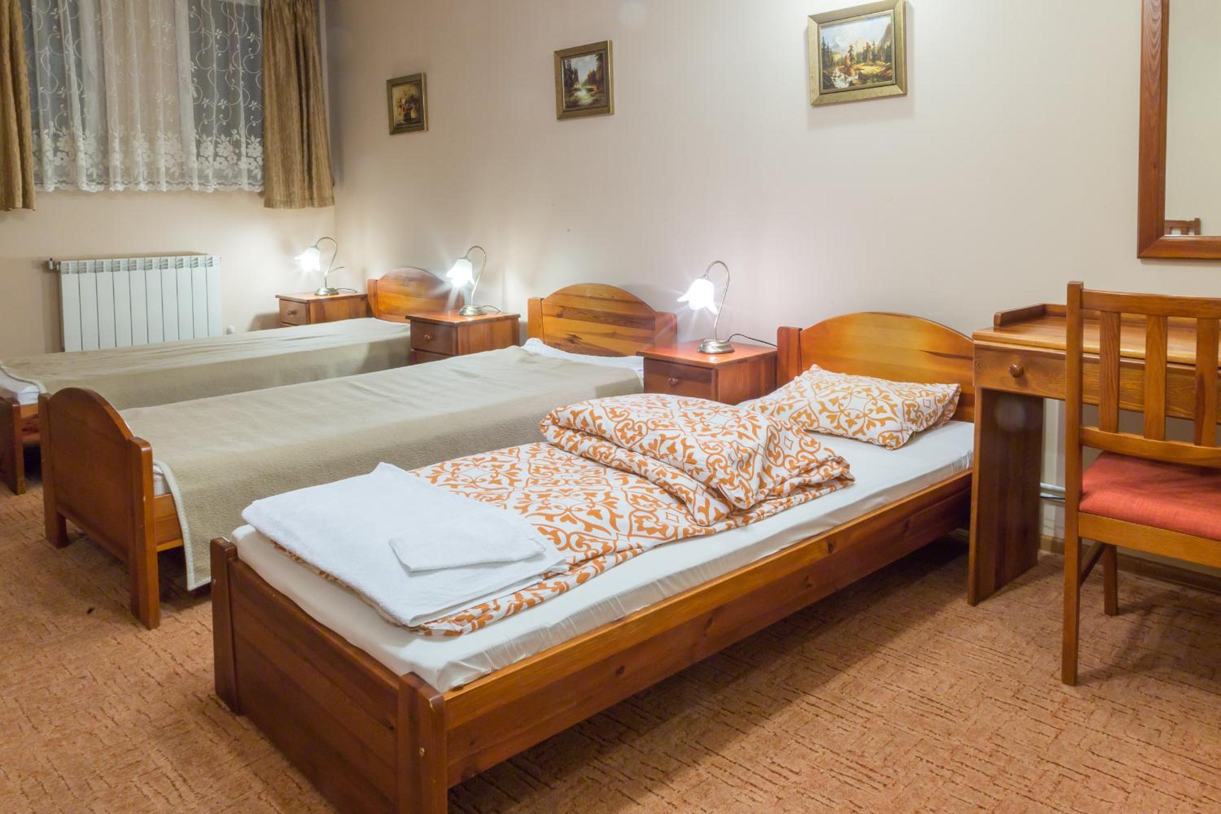 Economy Triple Room - Photo 1