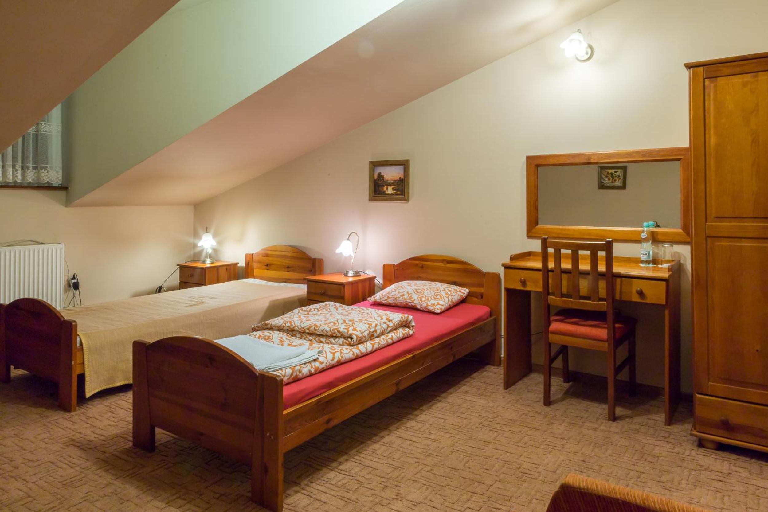 Economy Triple Room - Photo 2