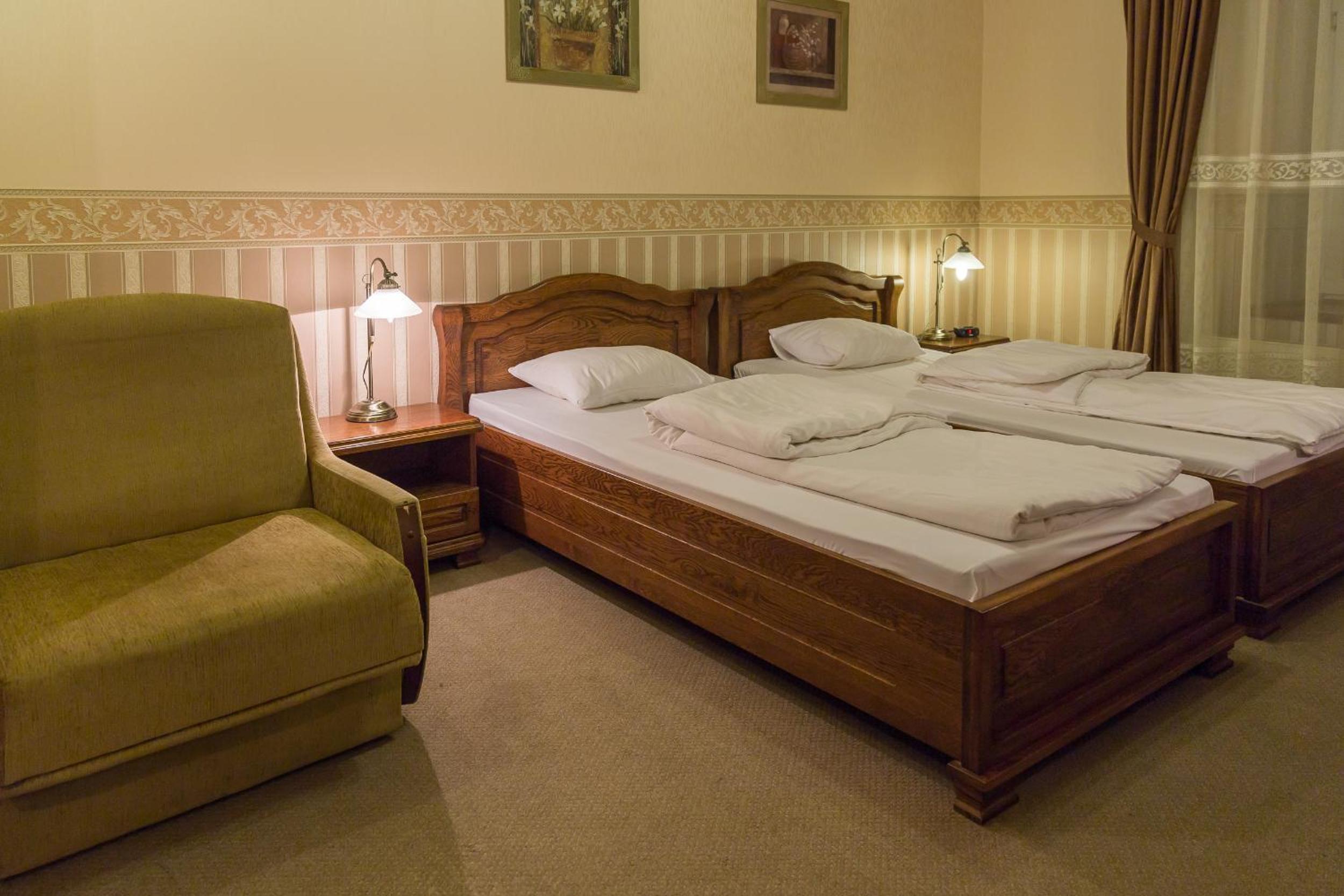 Large Double Room - Photo 9
