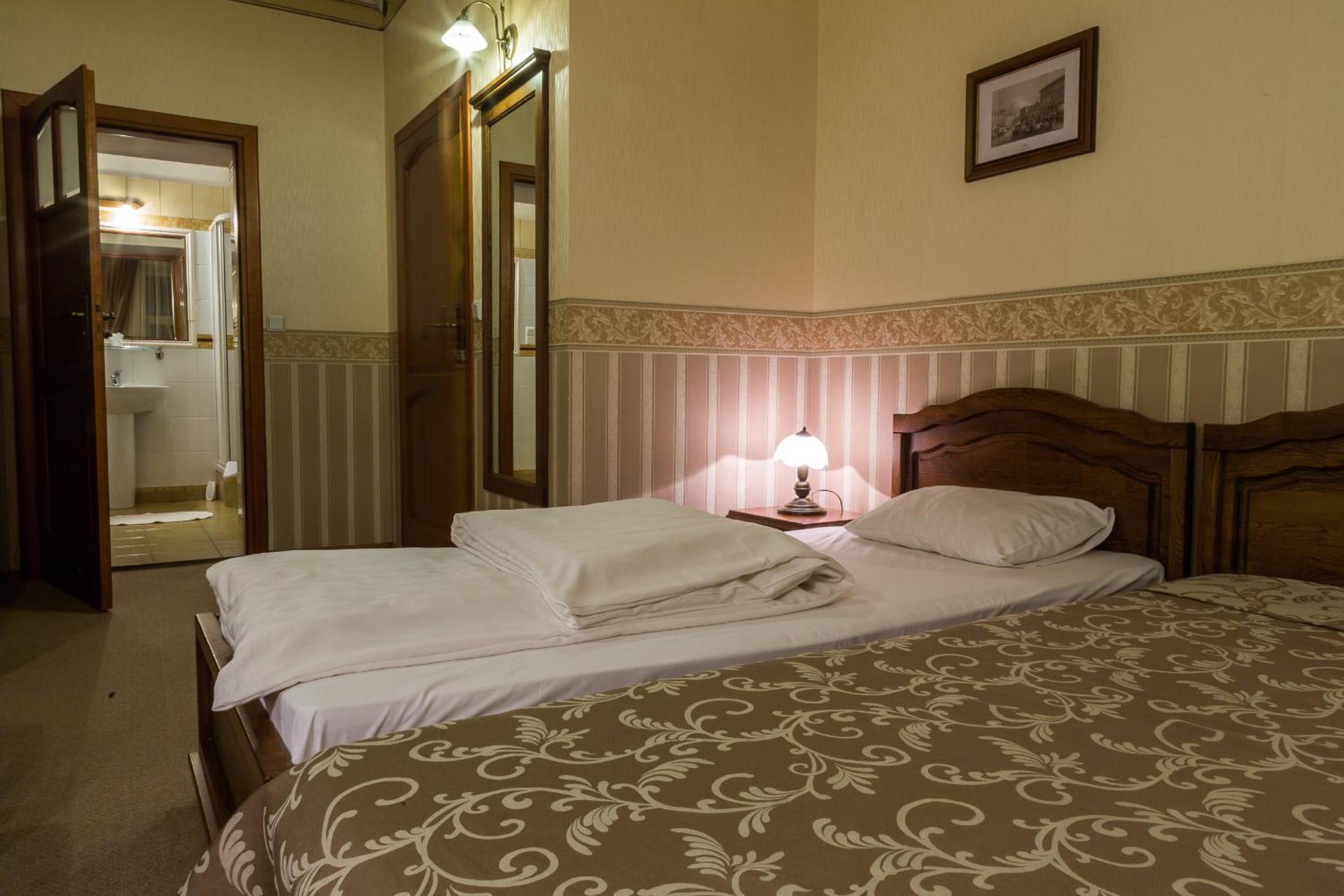 Large Double Room - Photo 6