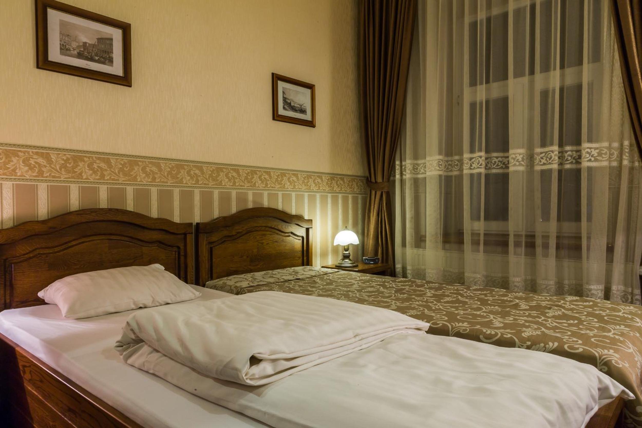 Large Double Room - Photo 5