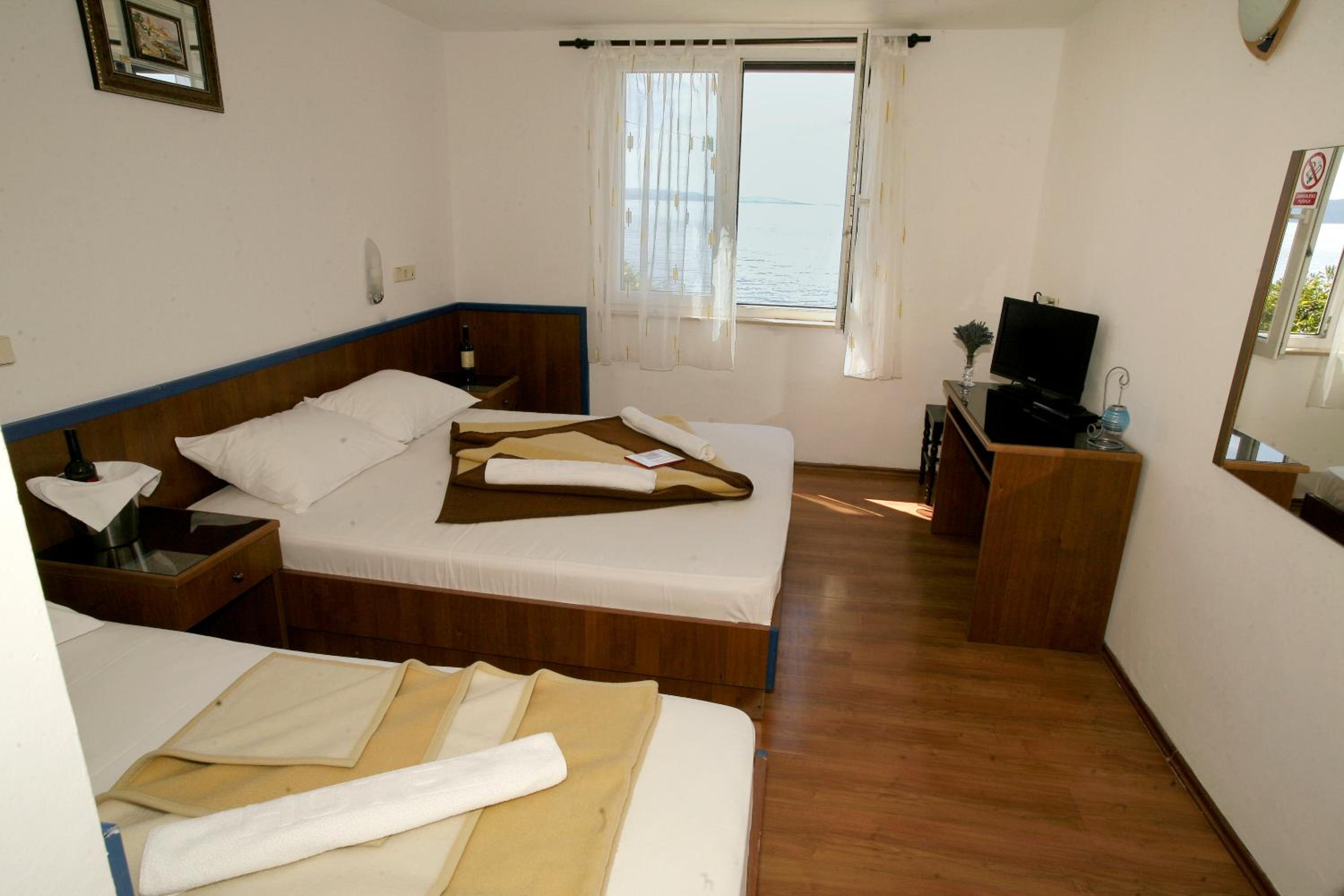 Standard Room with Sea View - Photo 12