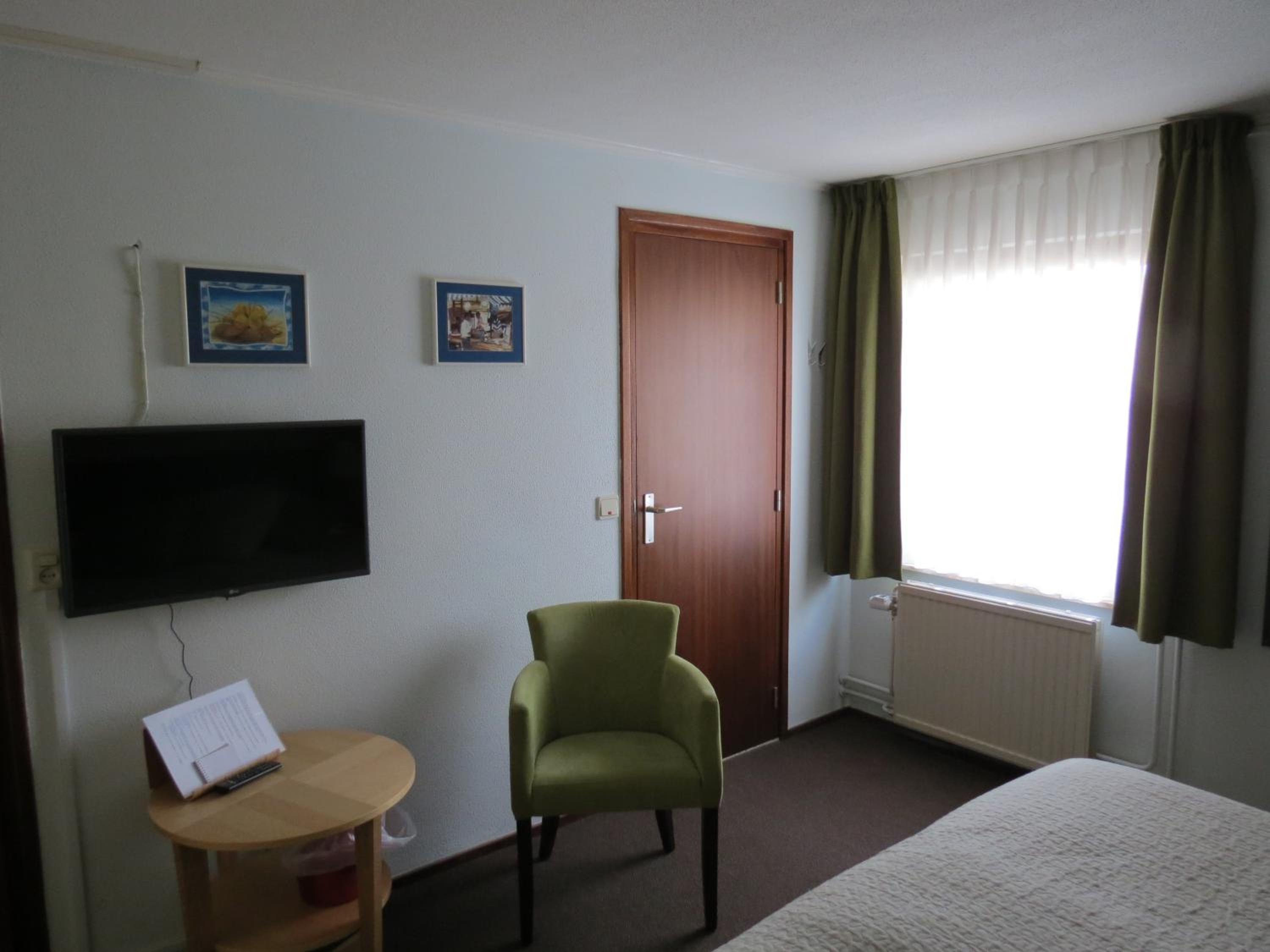 Deluxe Double Room with Balcony photo 3