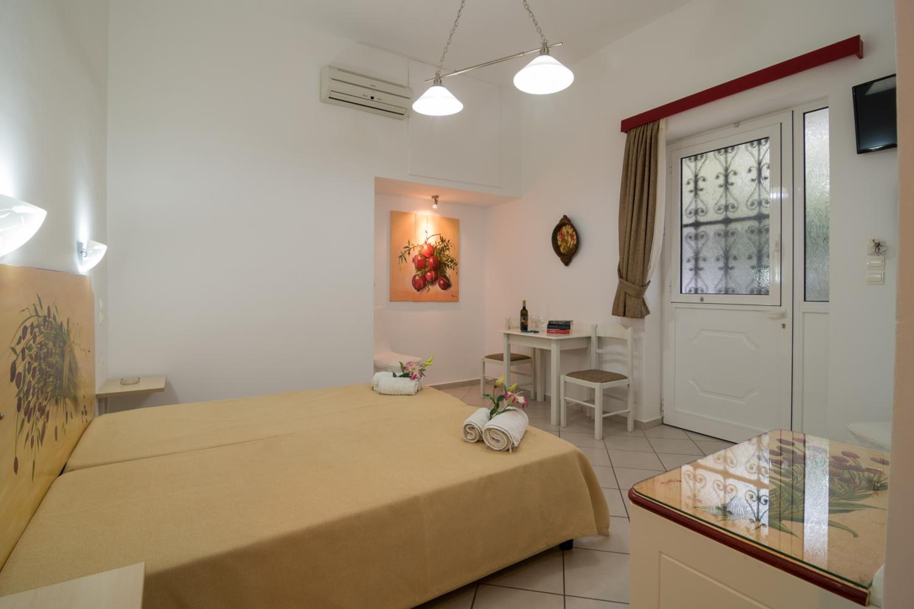 Studio - Ground Floor (2 Adults)