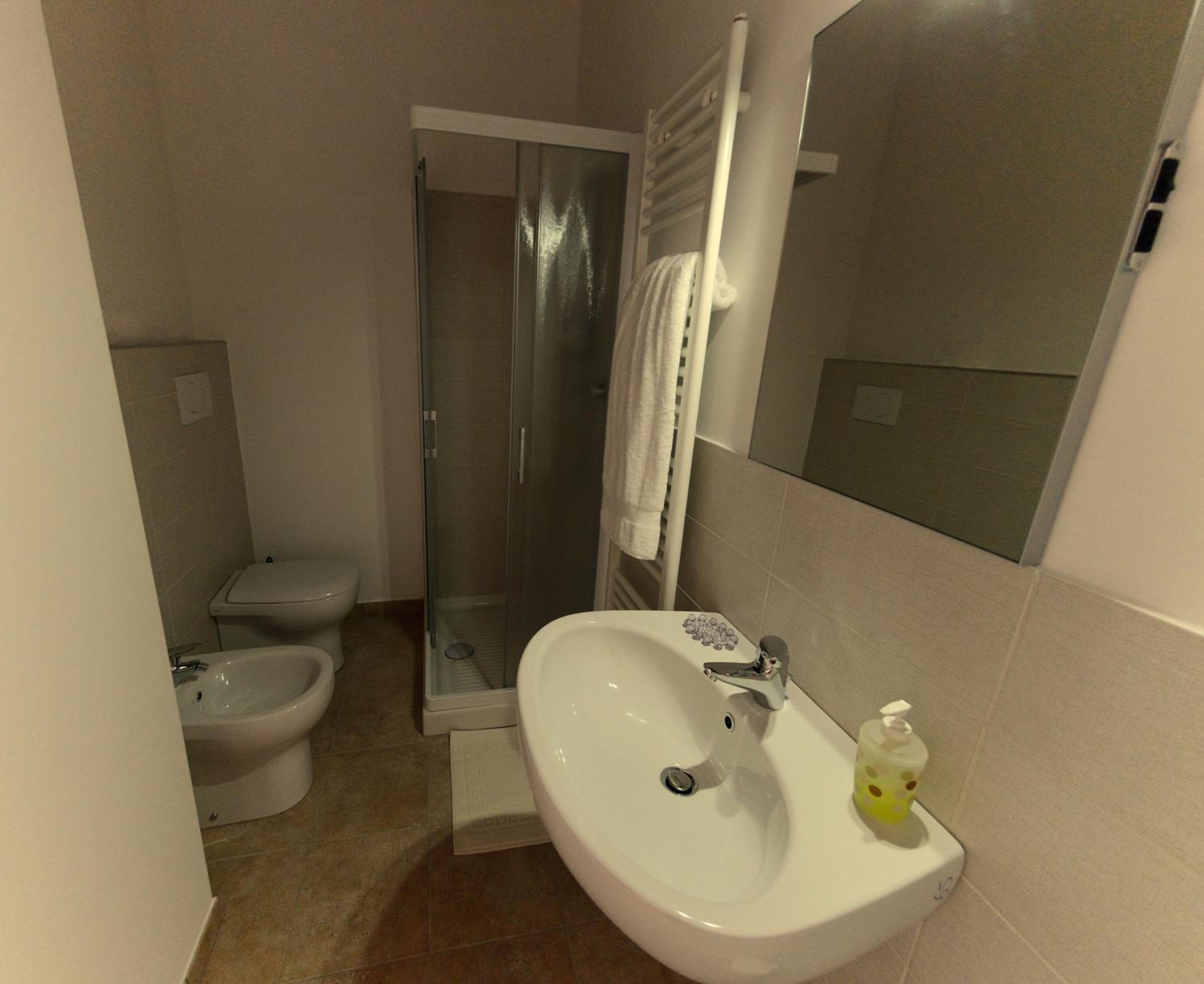 Double Room with Extra Bed - Photo 2