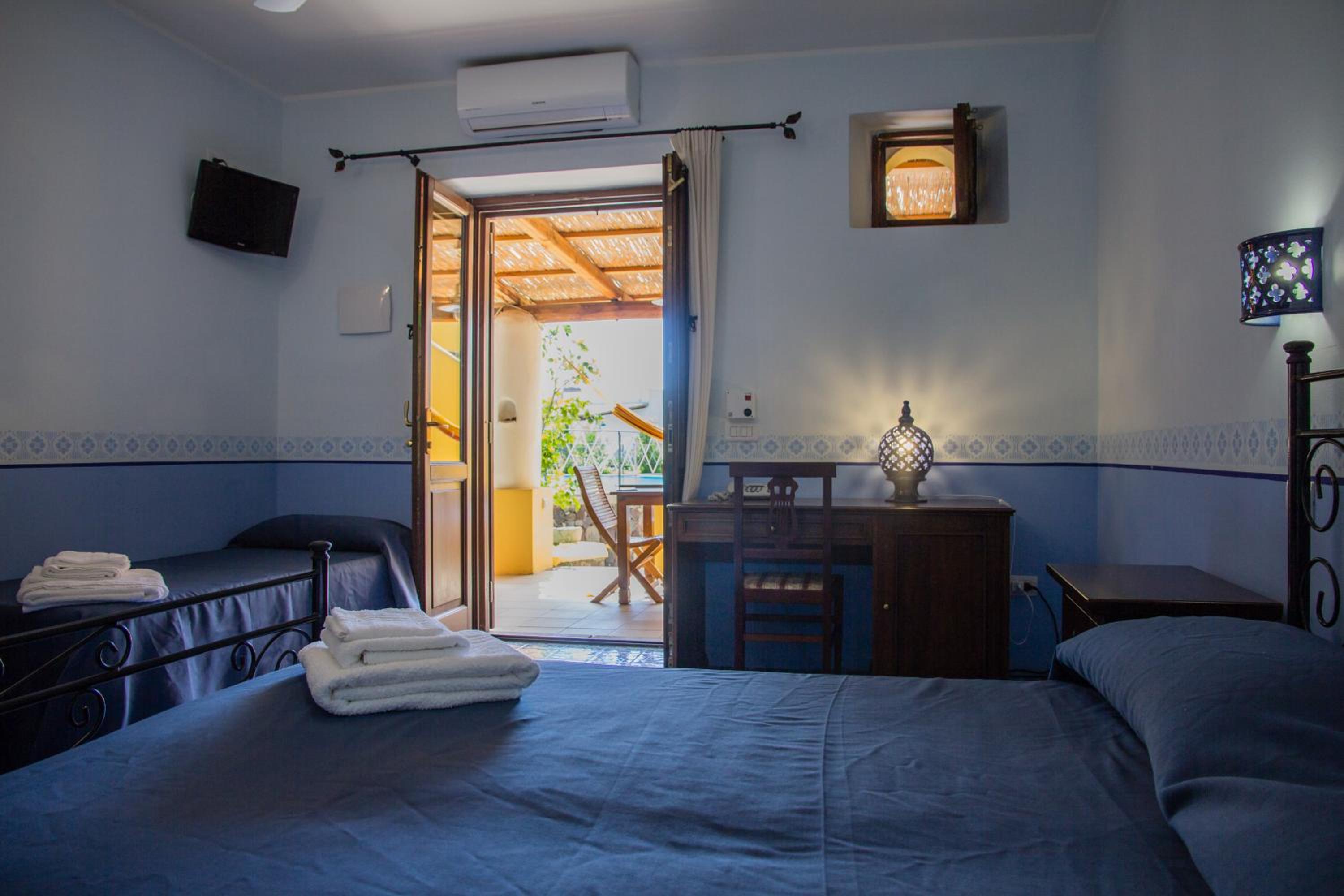 Triple Room with Pool View photo 1