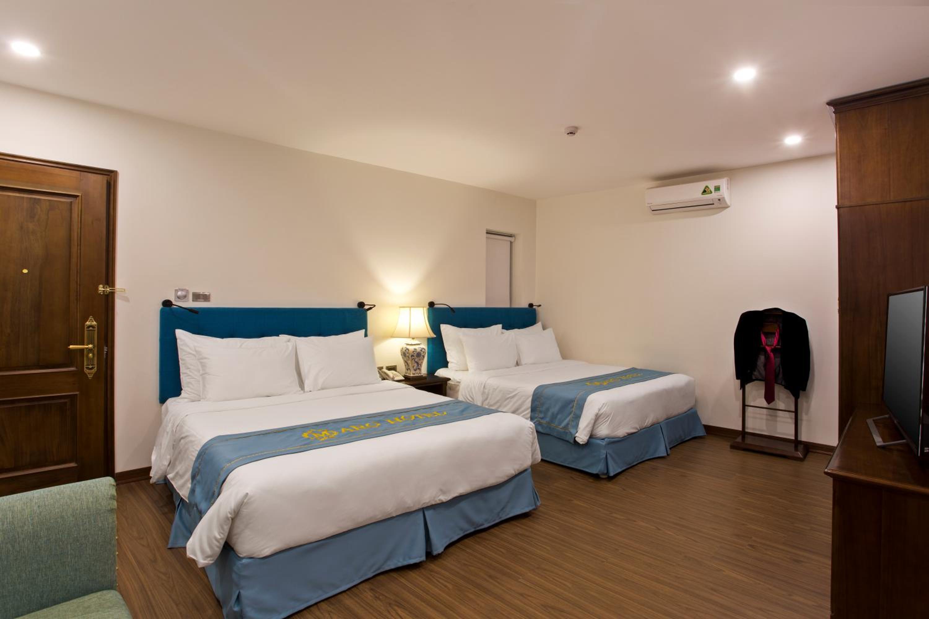 Triple Room with City View