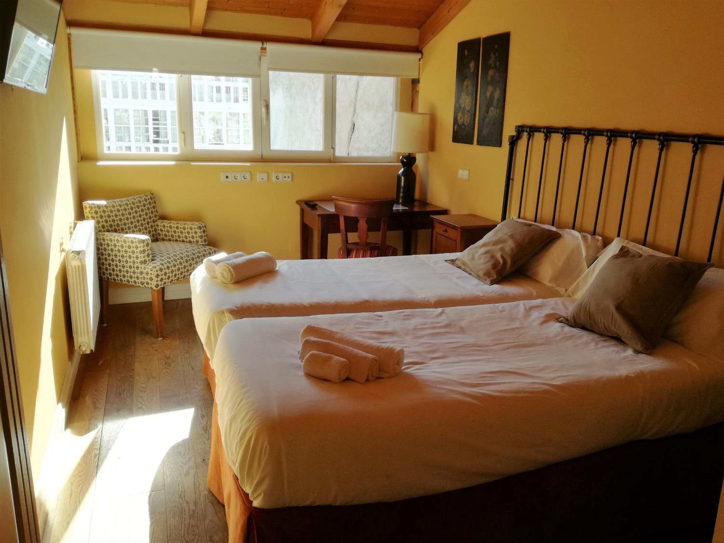 Double or Twin Room - Photo 3