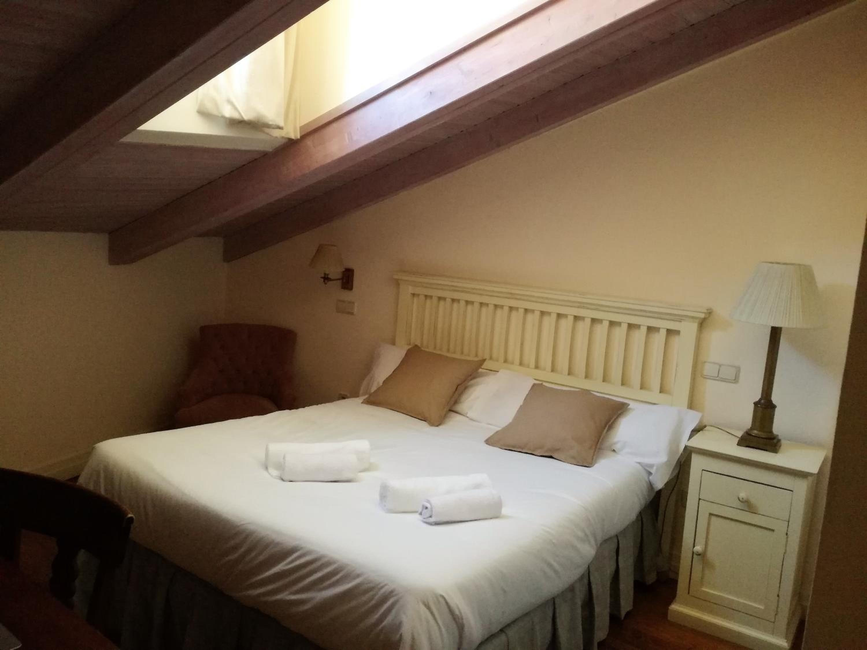 Double or Twin Room - Photo 4